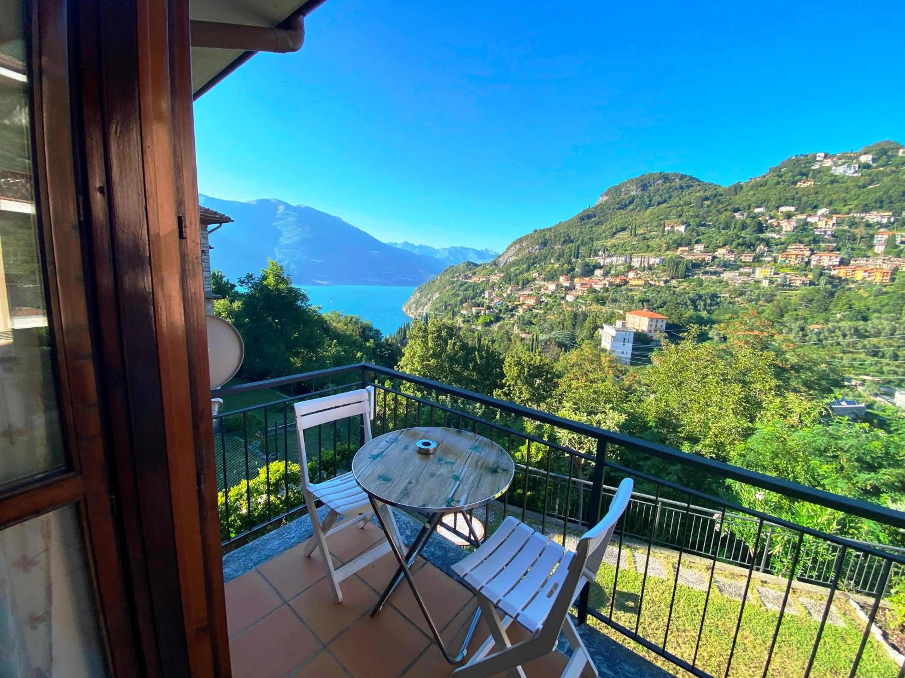 Natural landscape in Hotel Diffuso Il Portichetto sulla collina a Vezio Perledo