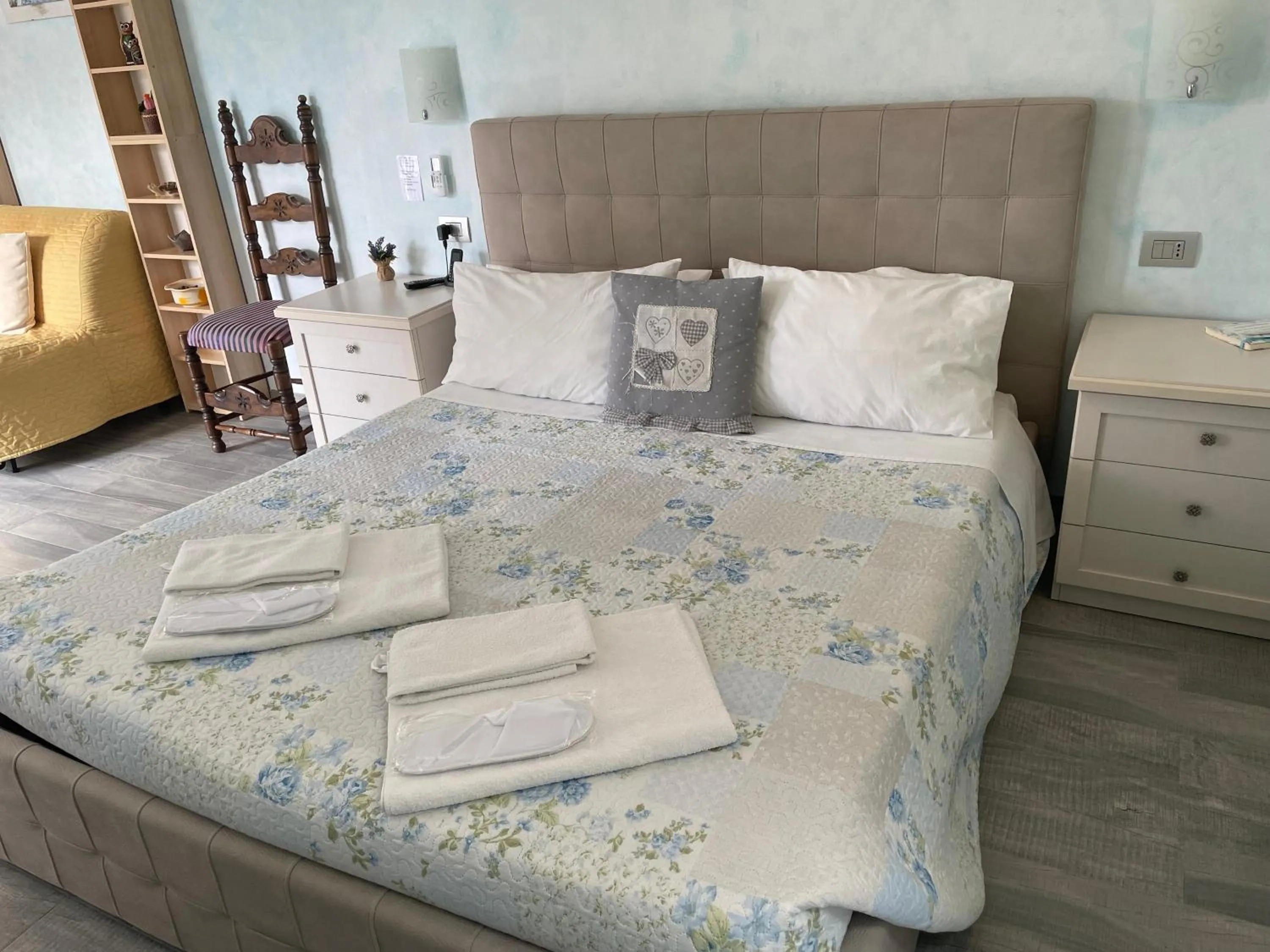 Bed in Hotel Diffuso Il Portichetto sulla collina a Vezio Perledo