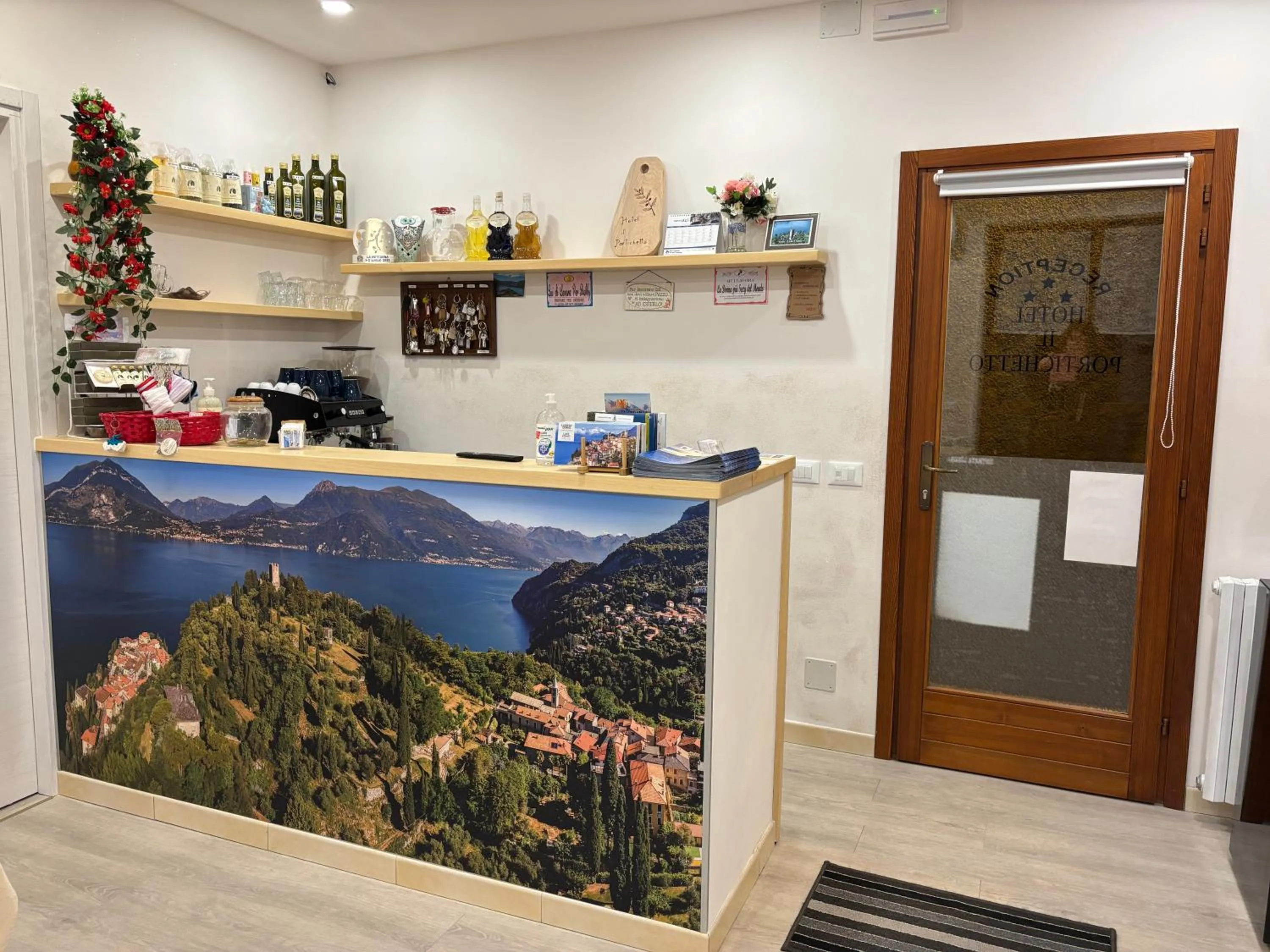 Lobby or reception in Hotel Diffuso Il Portichetto sulla collina a Vezio Perledo