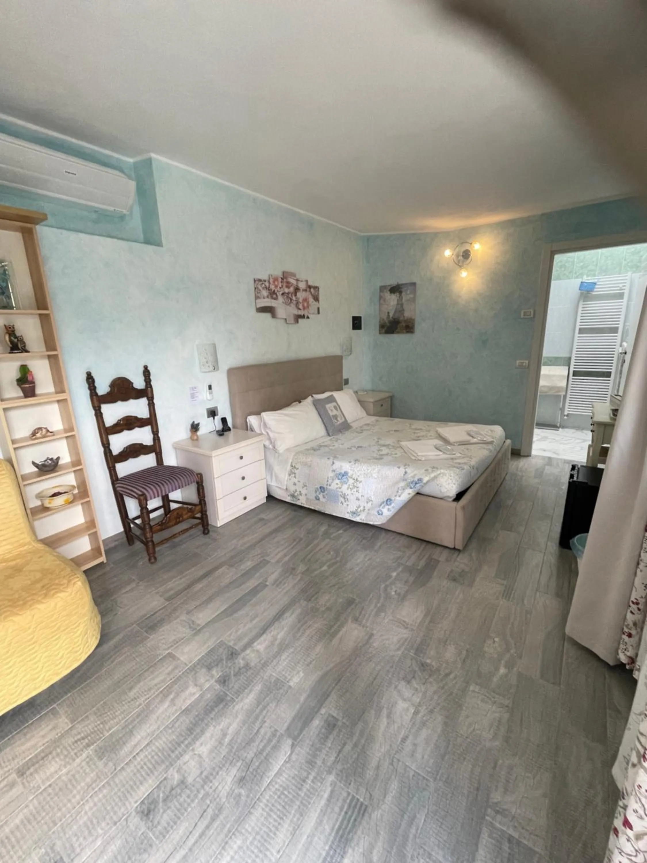 Bed in Hotel Diffuso Il Portichetto sulla collina a Vezio Perledo