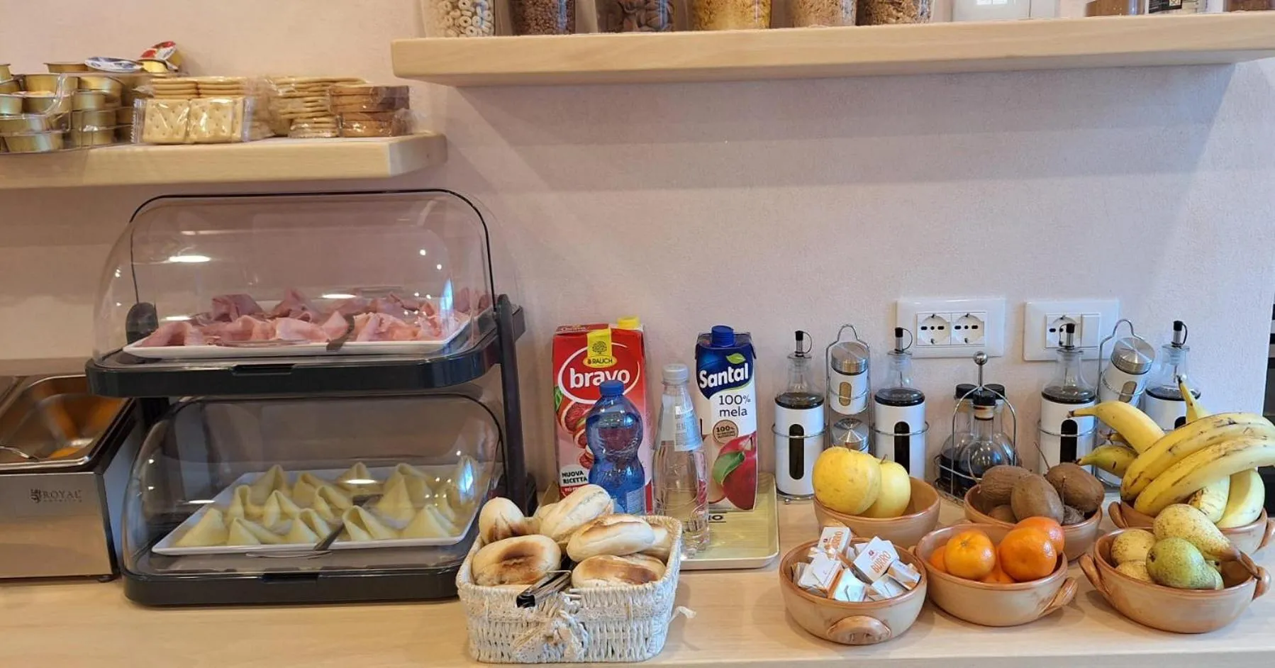 Restaurant/places to eat in Hotel Diffuso Il Portichetto sulla collina a Vezio Perledo