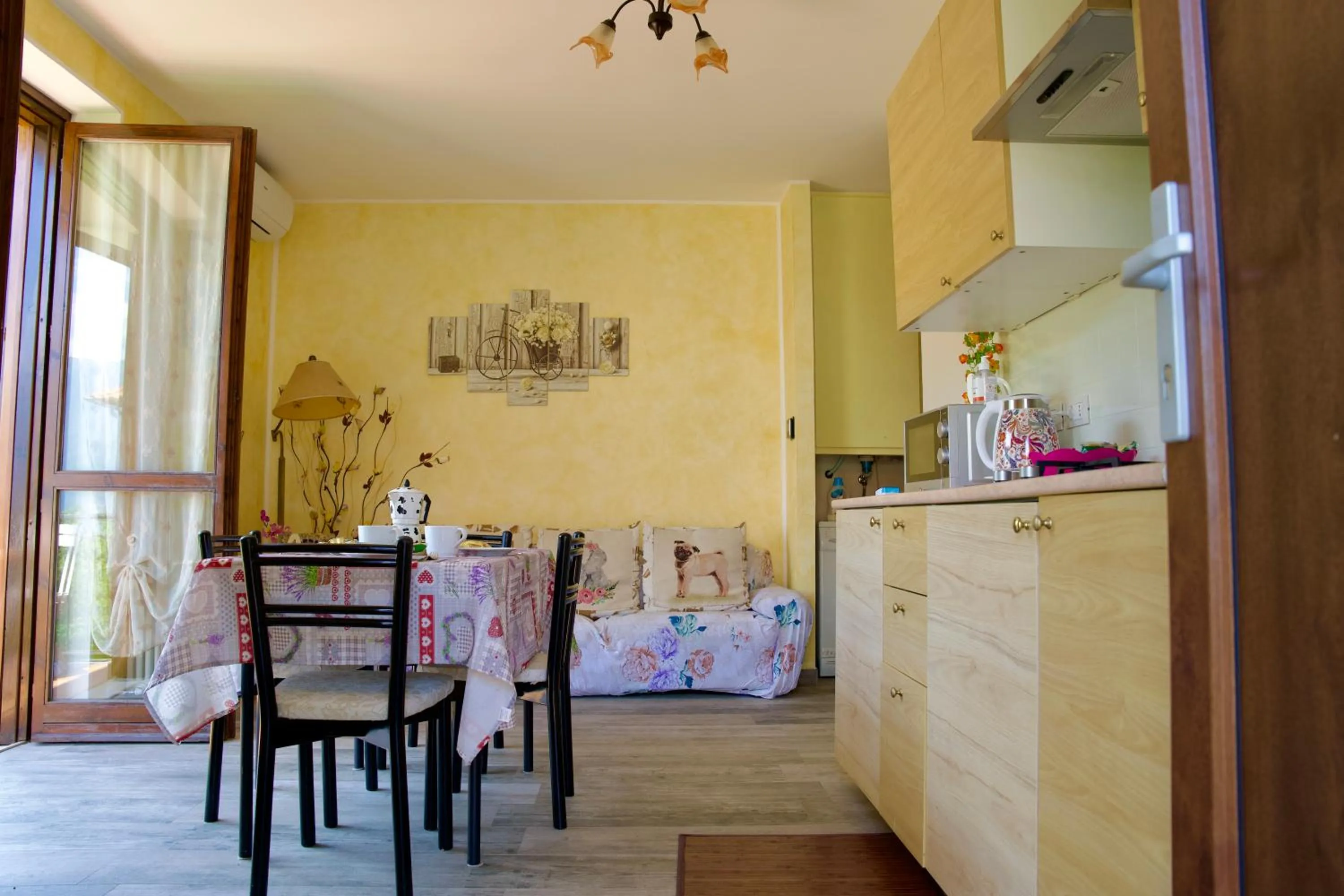 Kitchen or kitchenette in Hotel Diffuso Il Portichetto sulla collina a Vezio Perledo