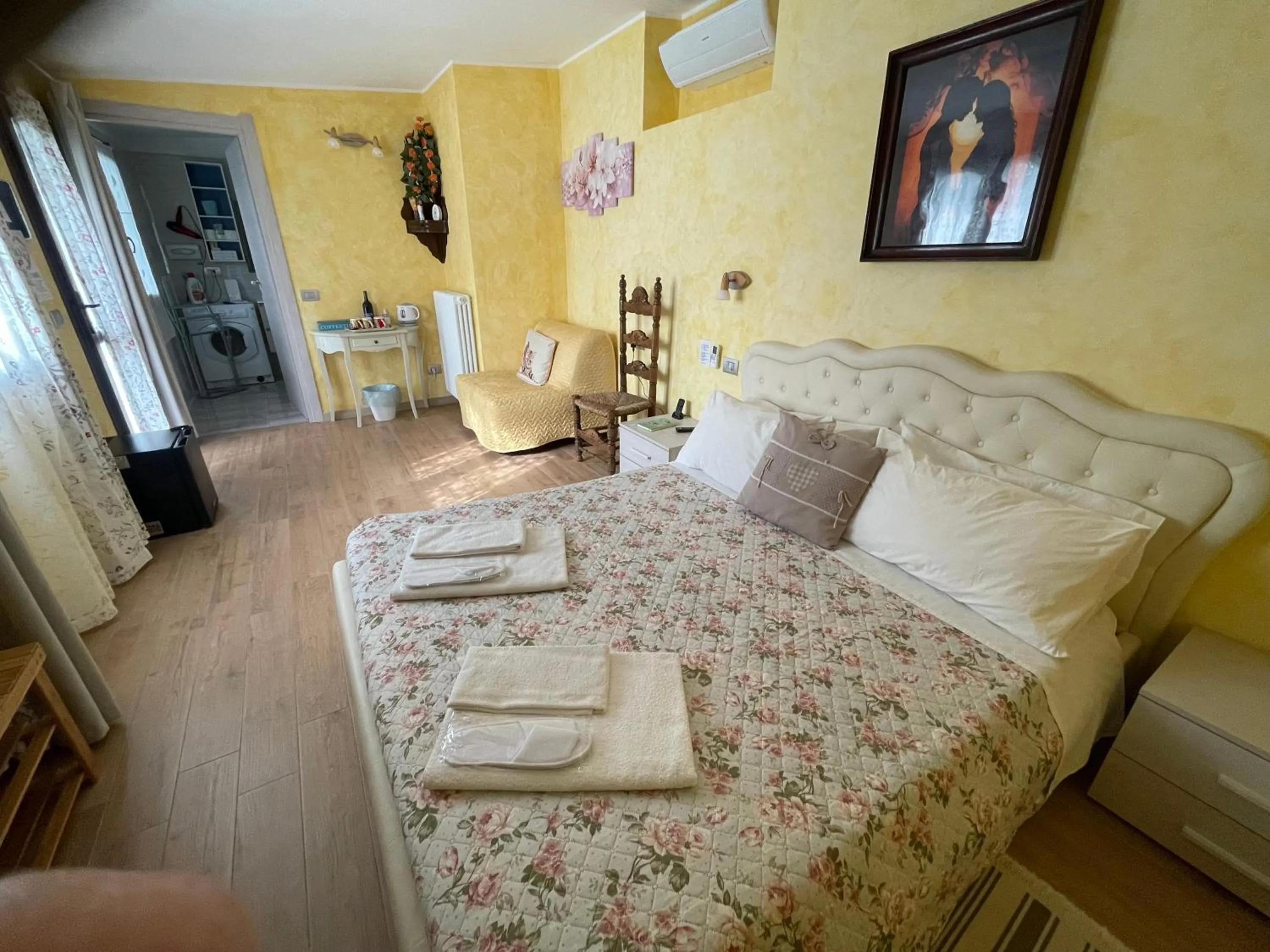 View (from property/room), Bed in Hotel Diffuso Il Portichetto sulla collina a Vezio Perledo