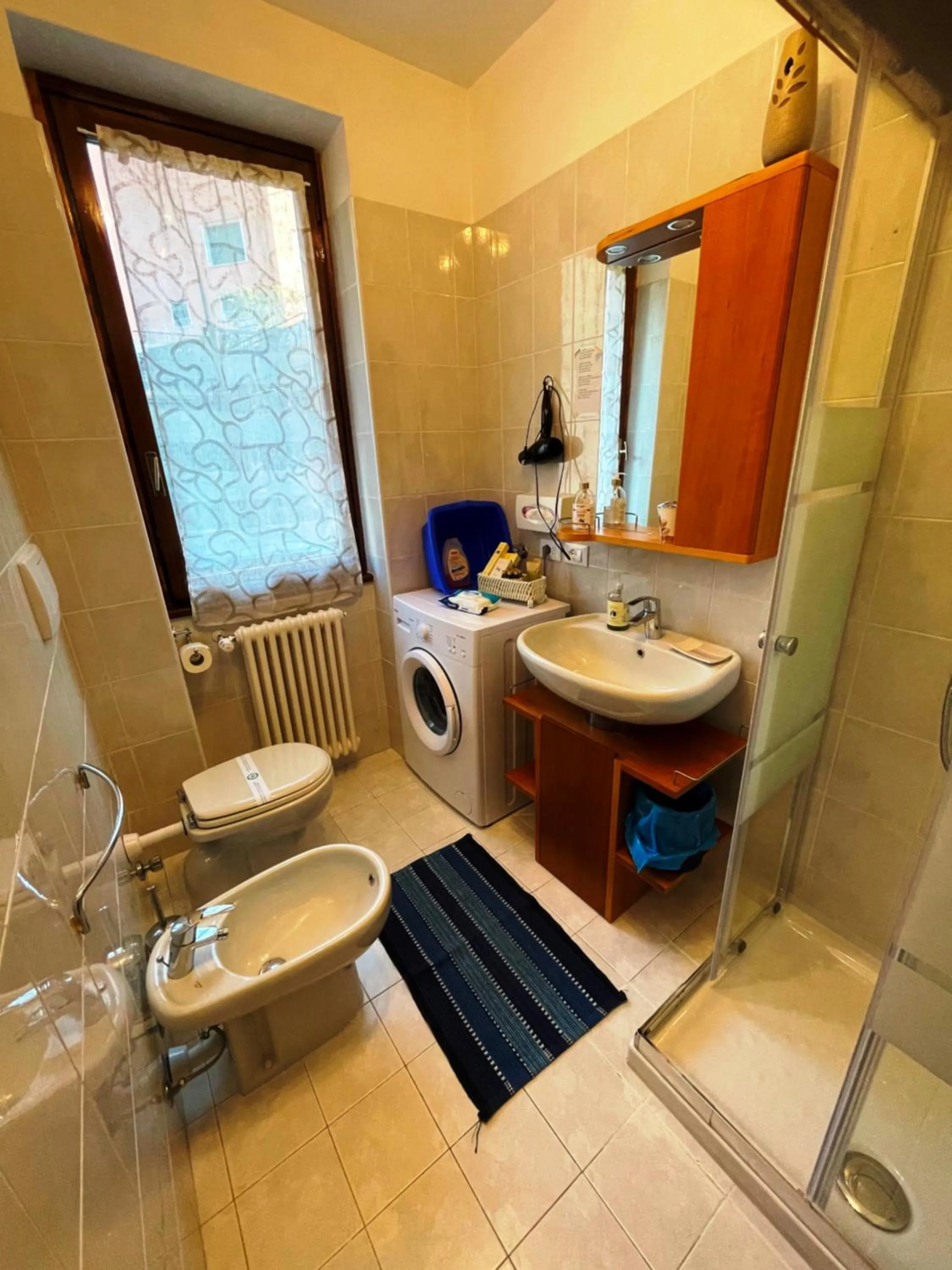 Shower in Hotel Diffuso Il Portichetto sulla collina a Vezio Perledo