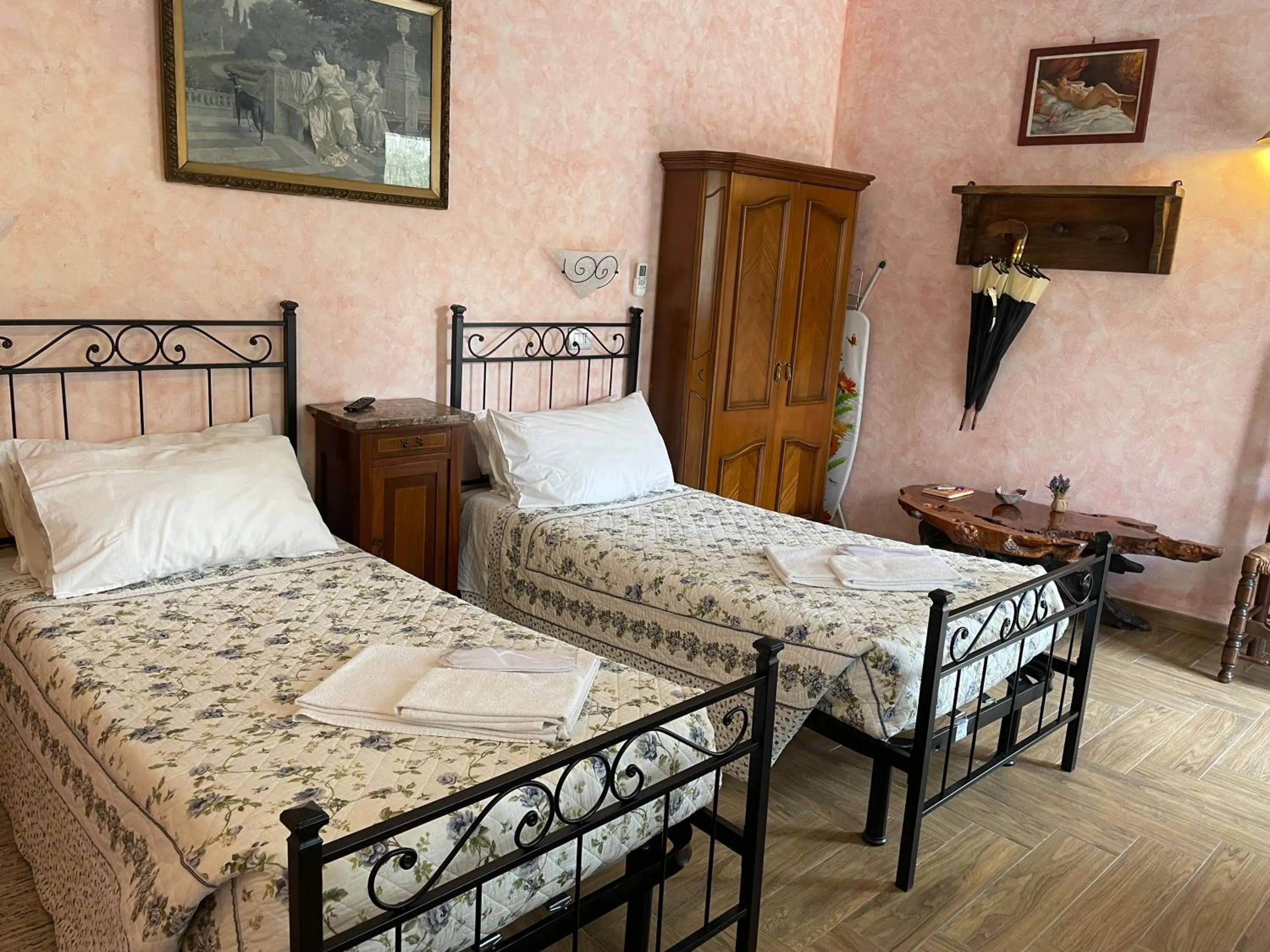 Bed in Hotel Diffuso Il Portichetto sulla collina a Vezio Perledo