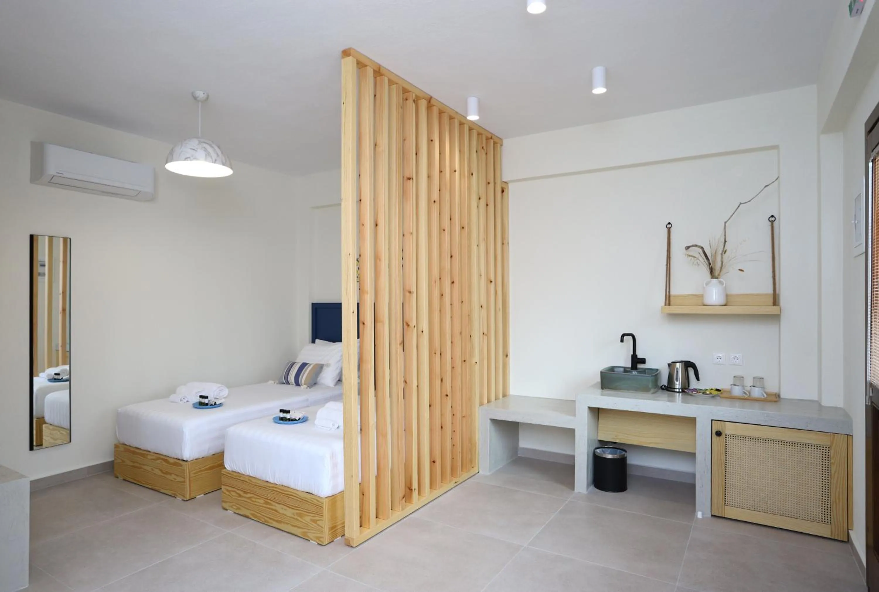 Photo of the whole room, Bed in ONAR OURANOUPOLIS