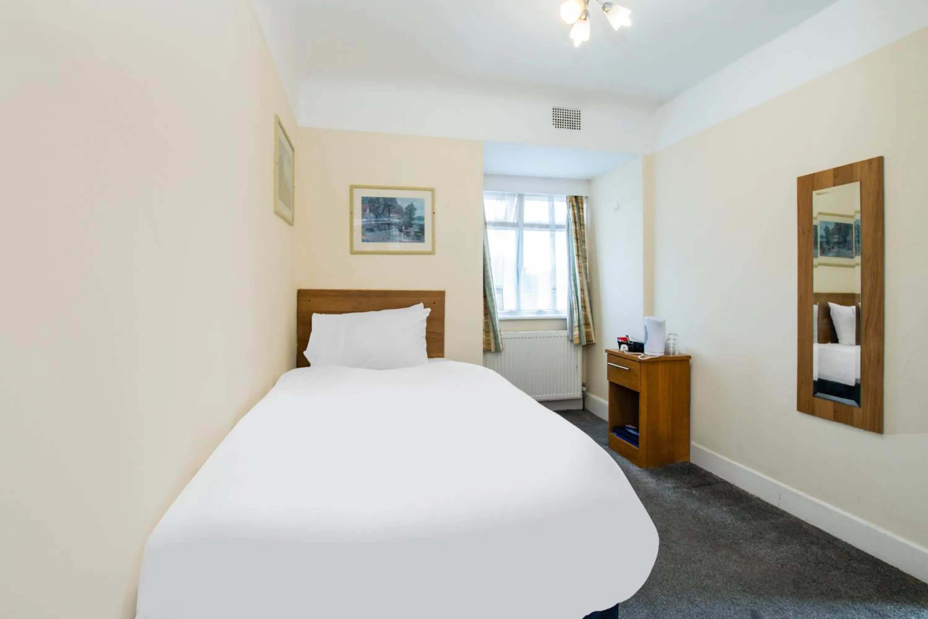 Photo of the whole room, Bed in Russel Court Hotel Bournemouth Central