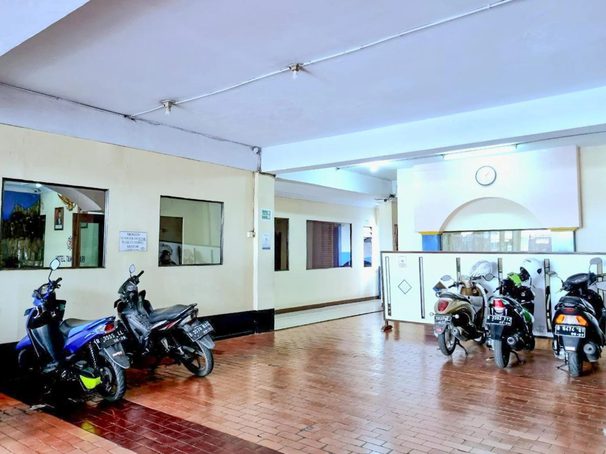 Parking in Hotel Taman Sari