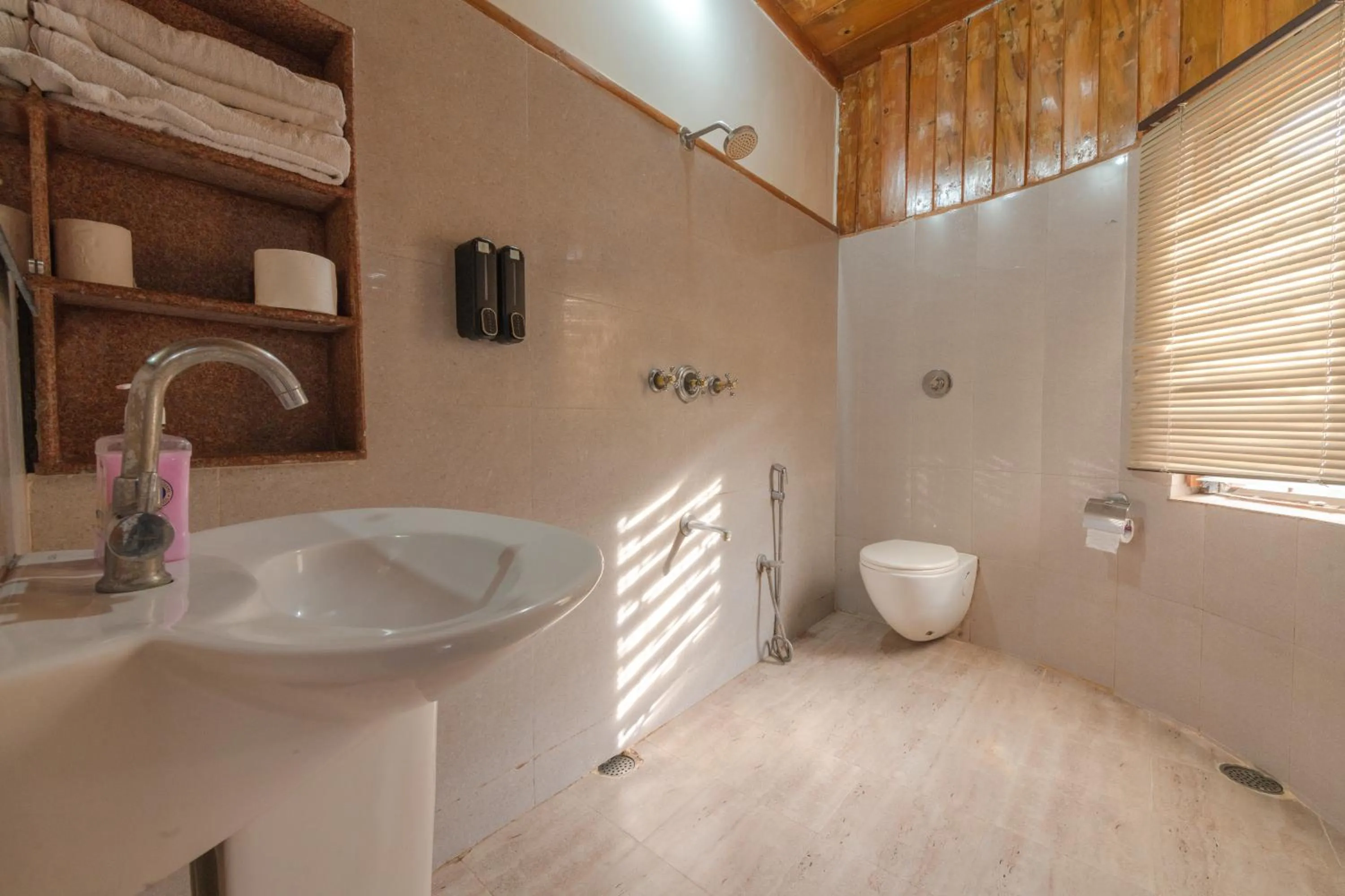 Shower in Redstone Villa by Revkeys