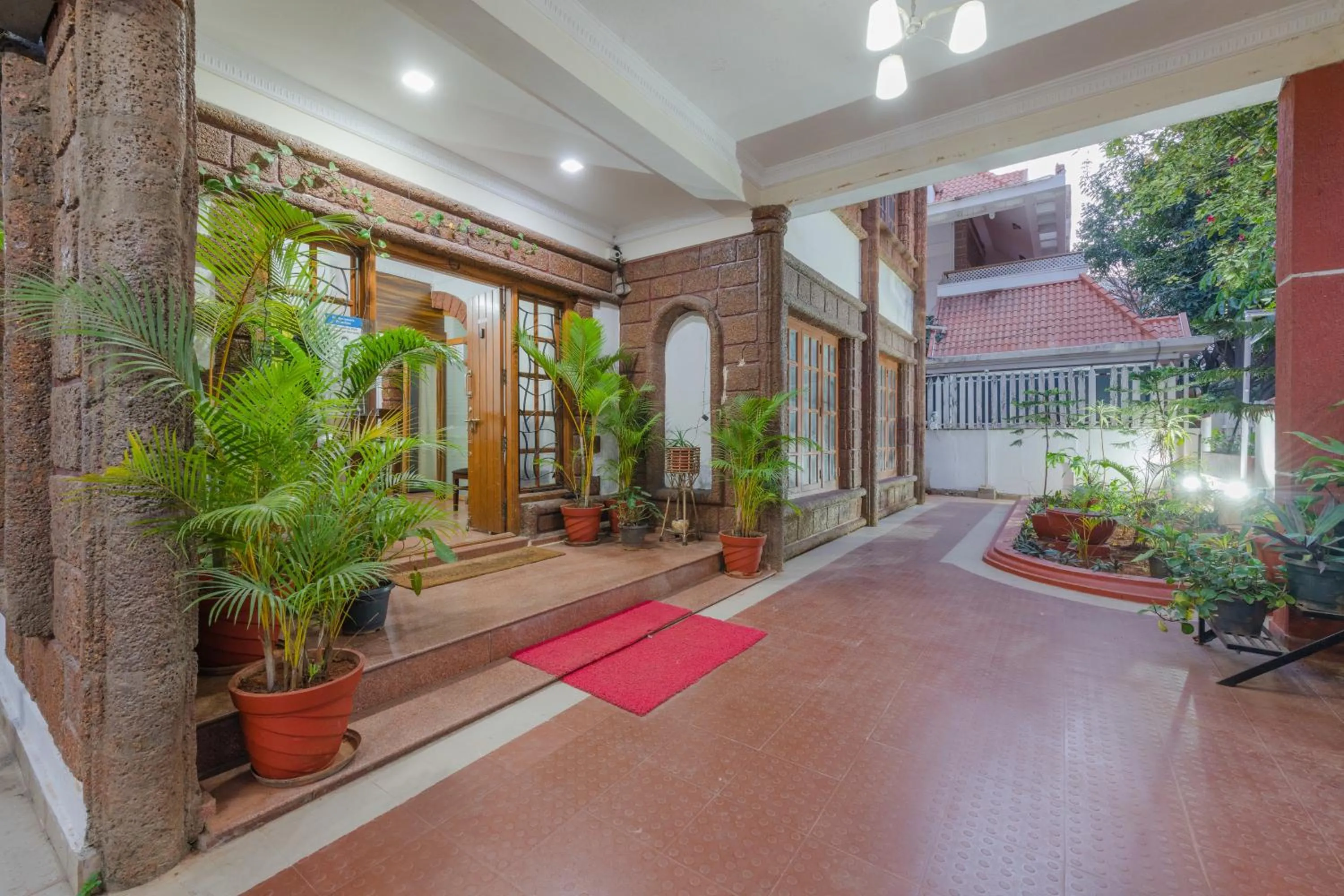 Garden in Redstone Villa by Revkeys