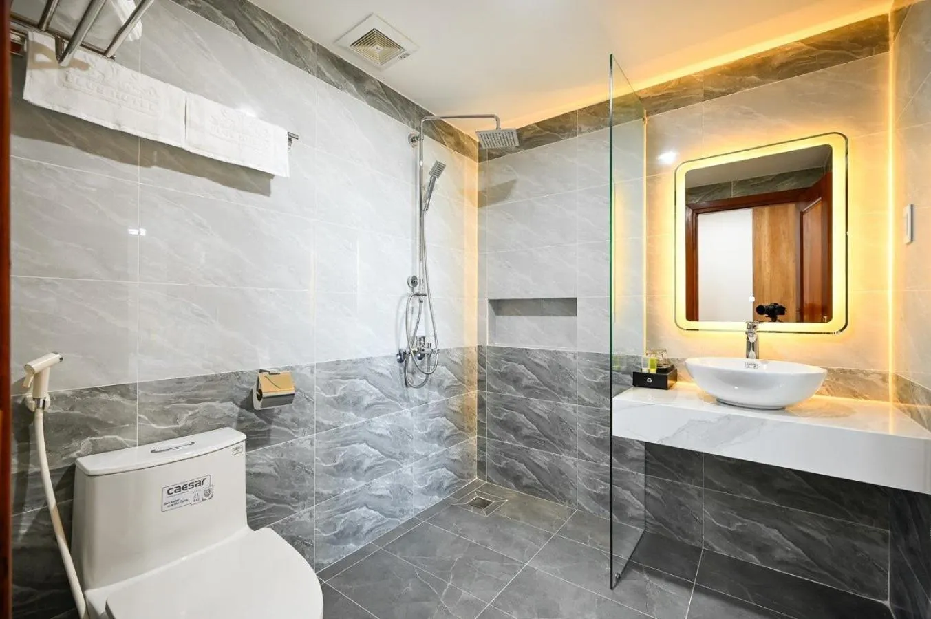 Shower in PLUS VUNG TAU HOTEL