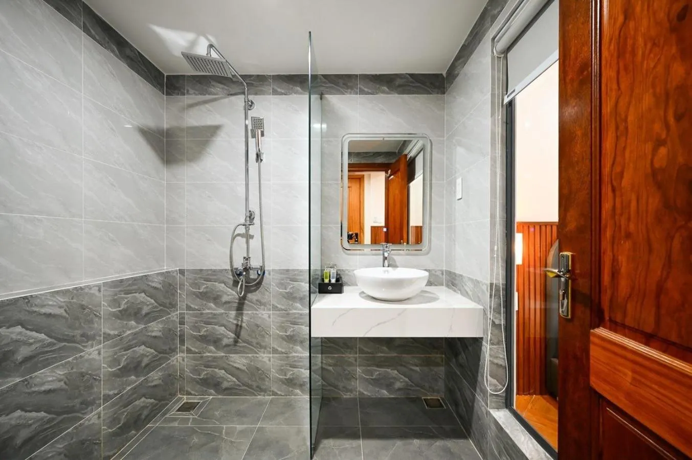 Shower in PLUS VUNG TAU HOTEL