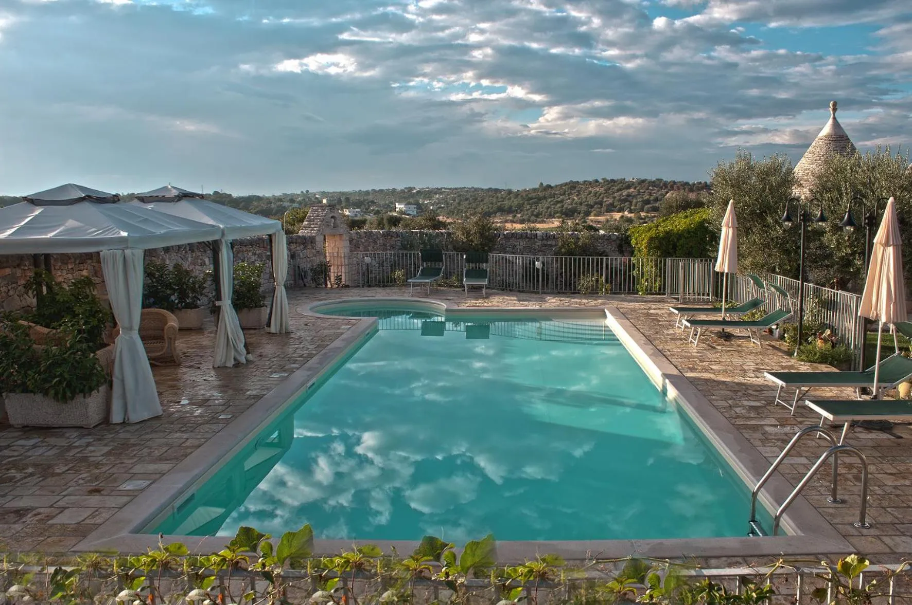 Swimming pool in Masseria Montanaro