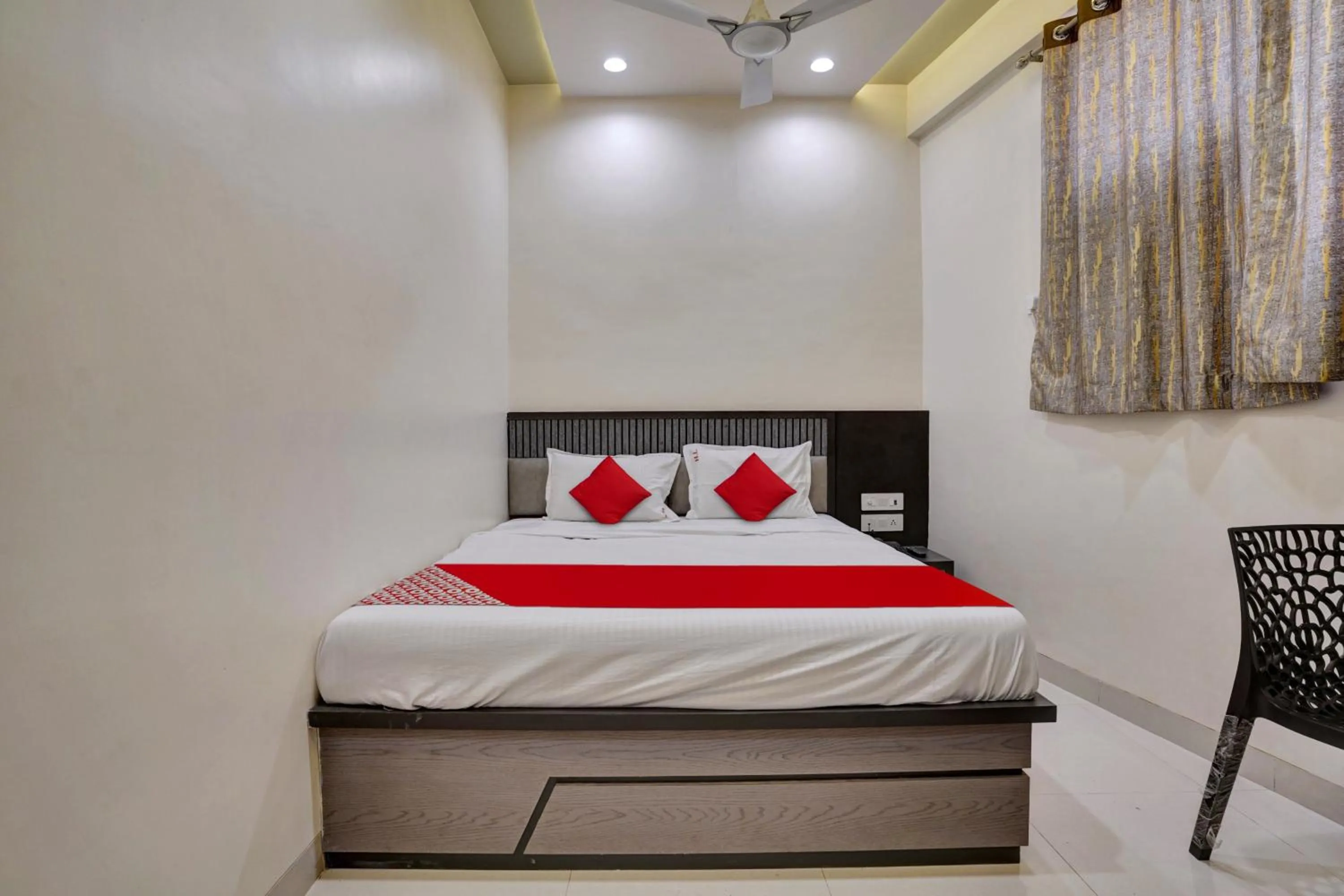 Bedroom in Hotel O Dhiman Residency