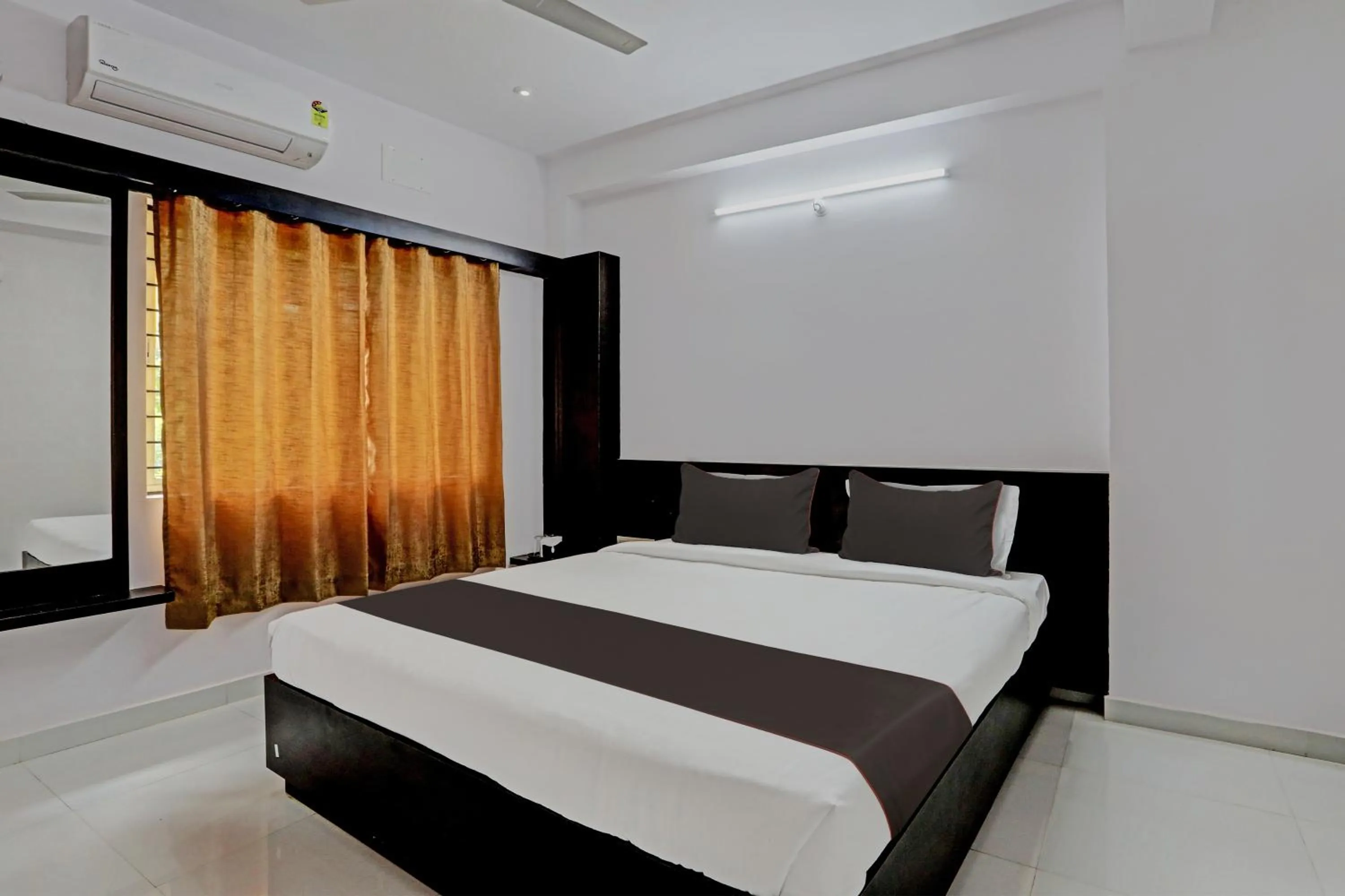 Bedroom, Bed in Hotel O Easy Stay Mysore