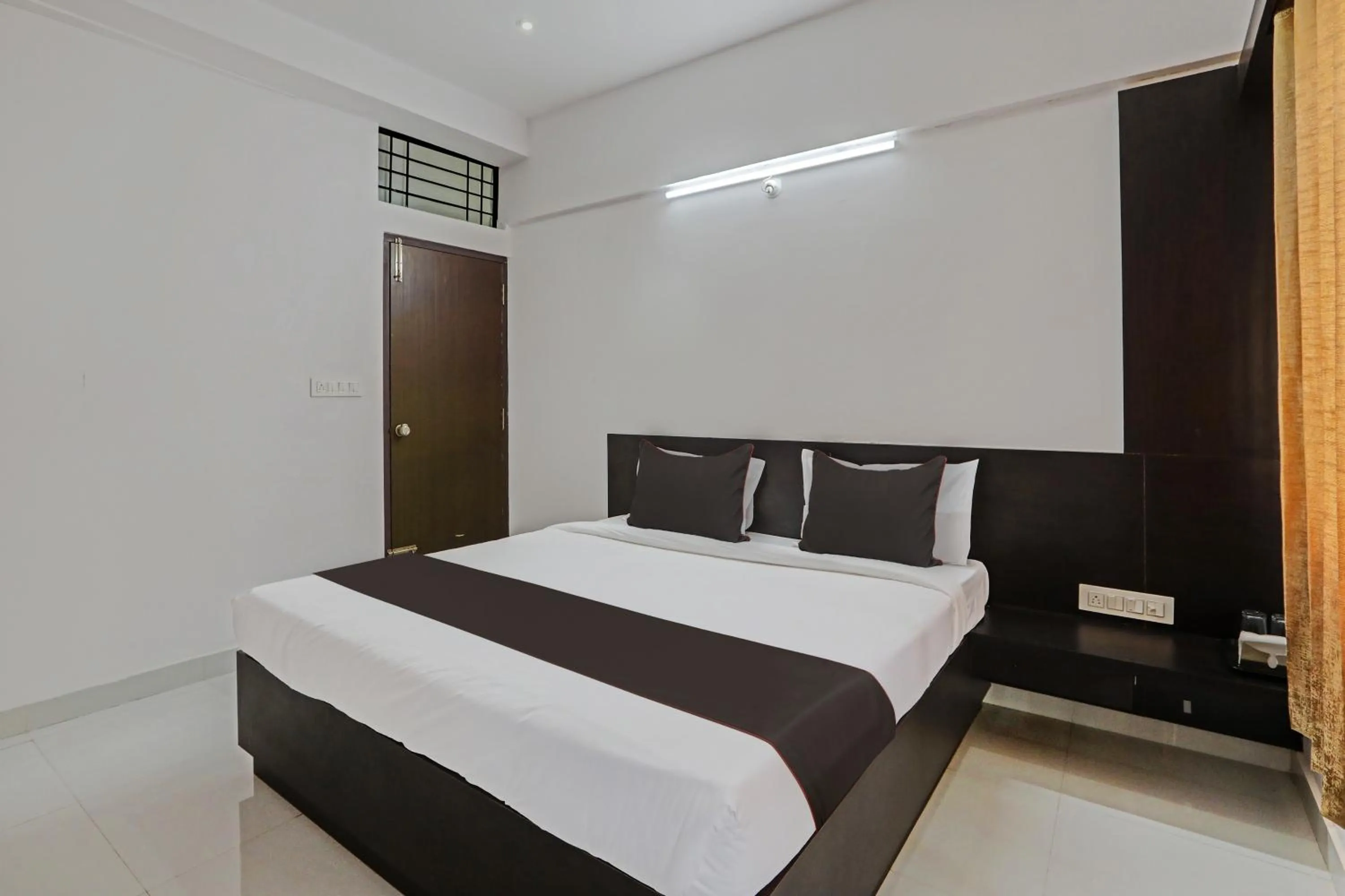 Bedroom, Bed in Hotel O Easy Stay Mysore