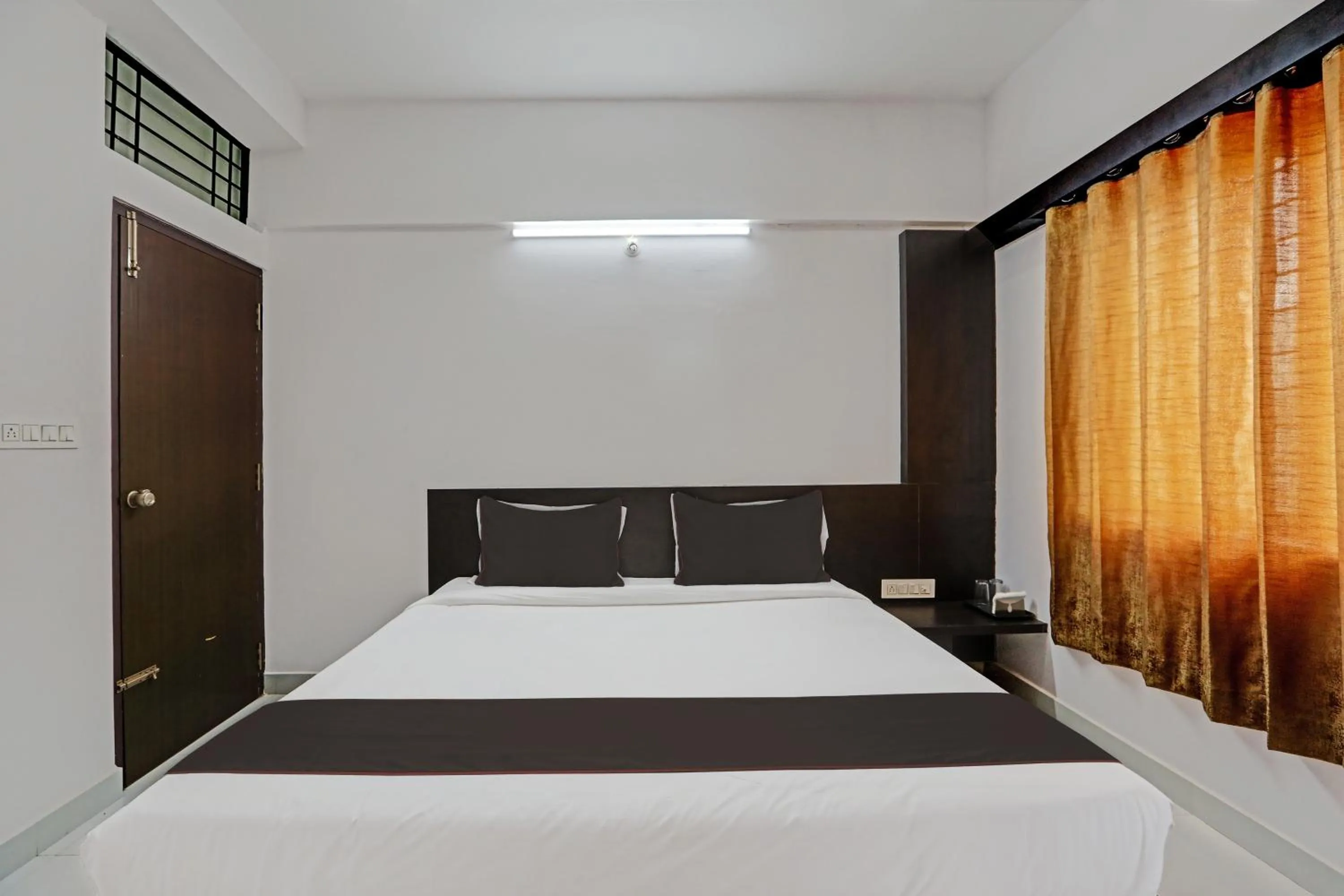 Bedroom, Bed in Hotel O Easy Stay Mysore