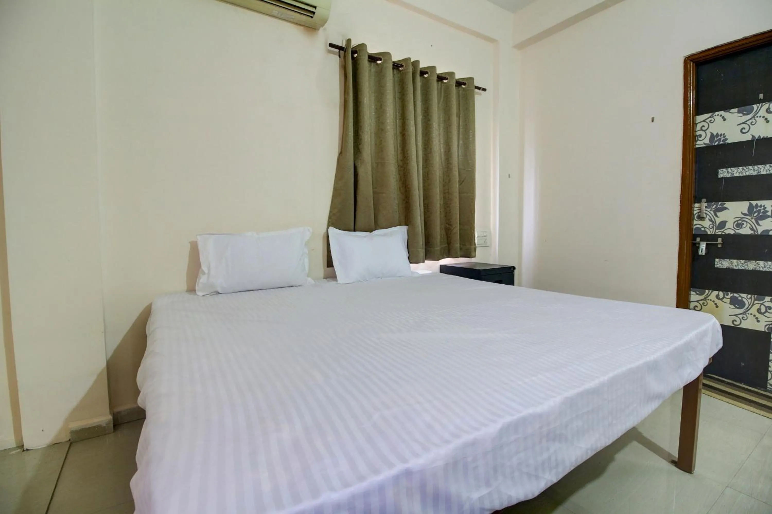 Bedroom, Bed in Hotel O Elite Inn