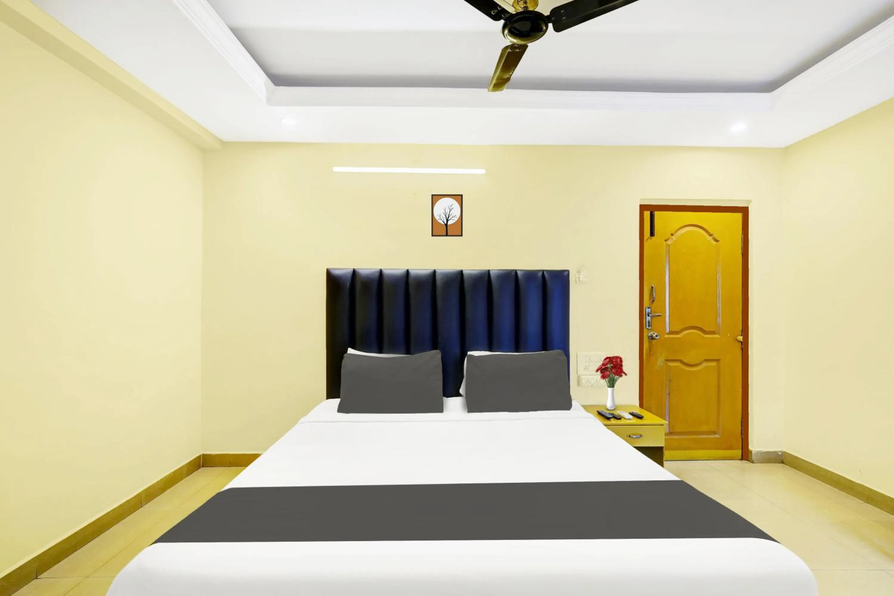 Bedroom, Bed in Super Hotel O Padmavathi Puram Near Railway Station