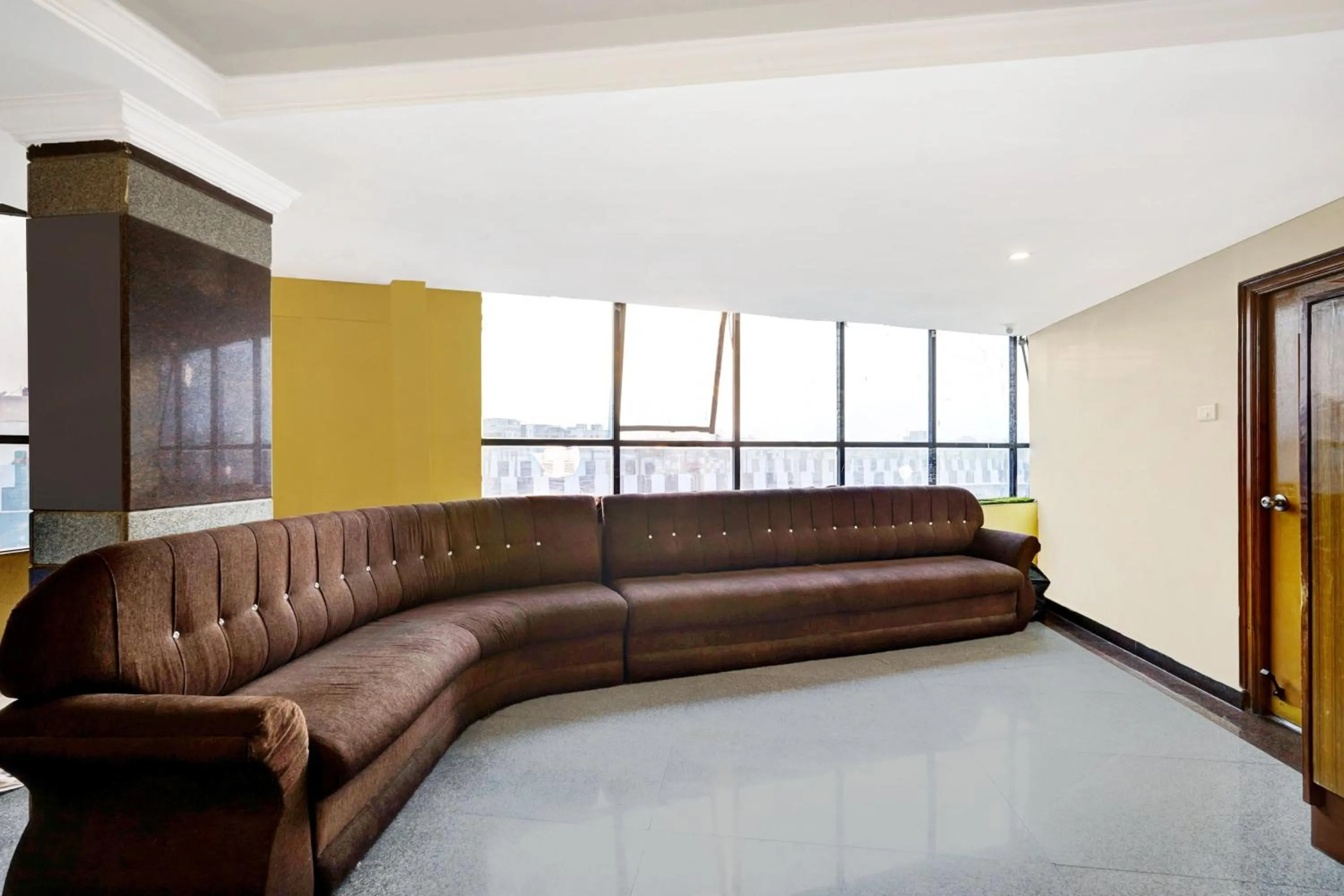 Lobby or reception in Super Hotel O Padmavathi Puram Near Railway Station