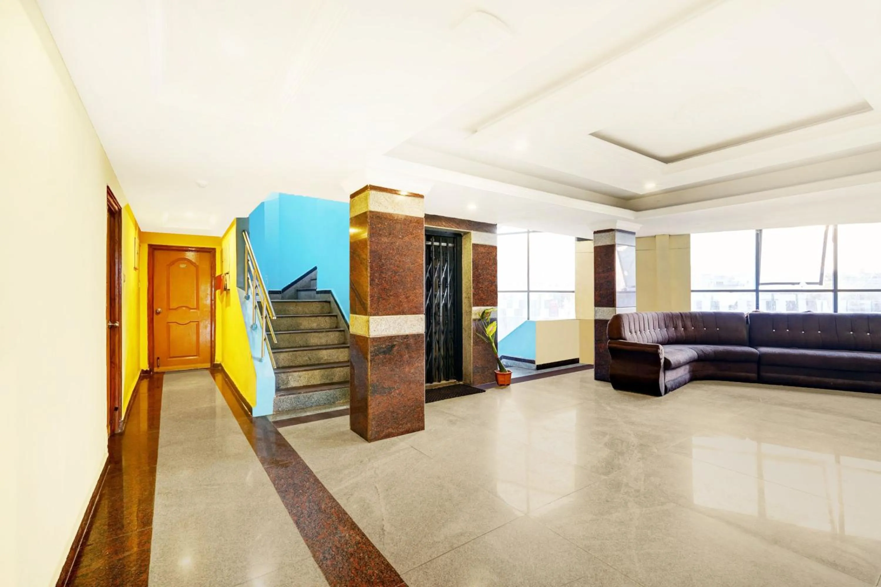 Lobby or reception in Super Hotel O Padmavathi Puram Near Railway Station