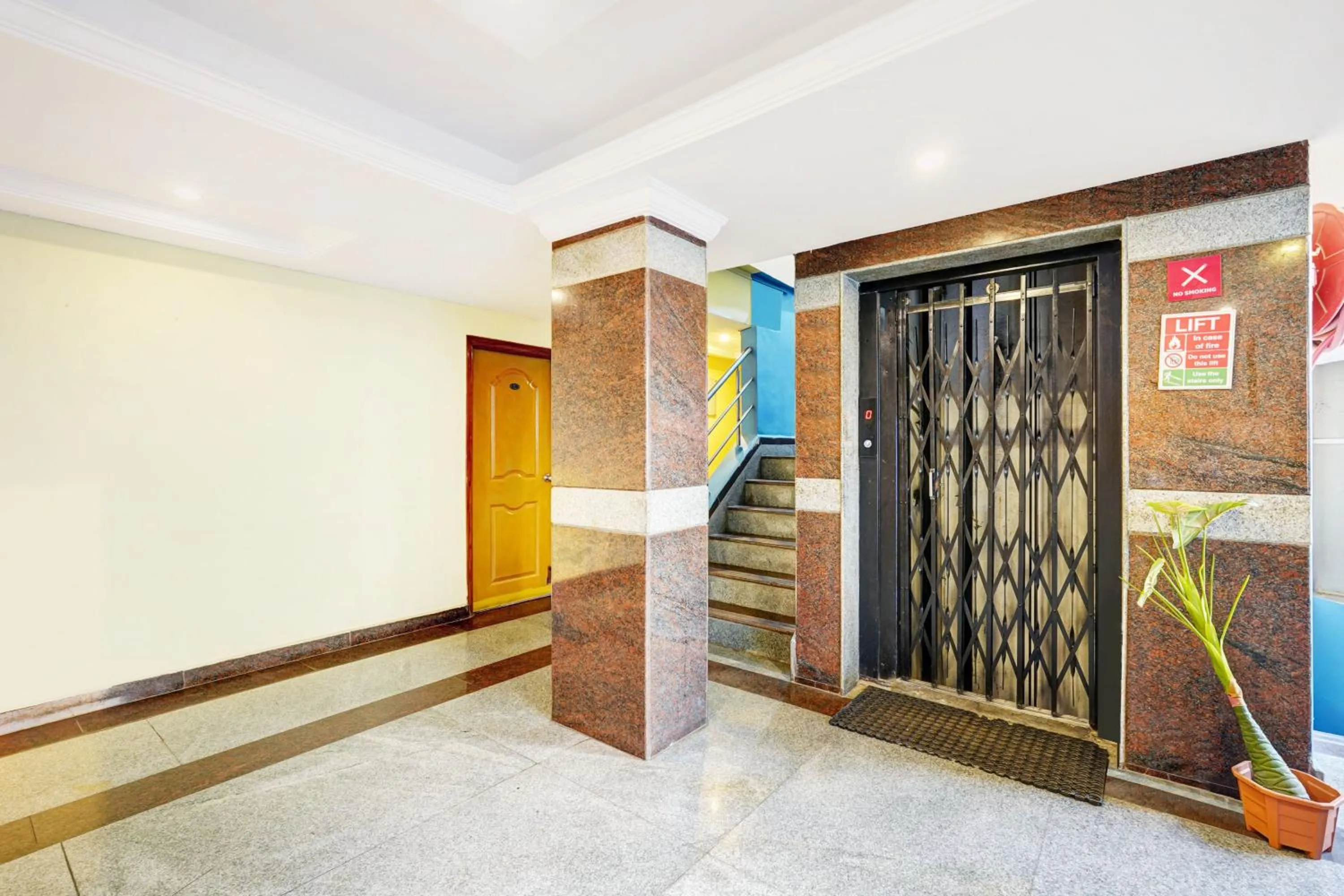 Lobby or reception in Super Hotel O Padmavathi Puram Near Railway Station