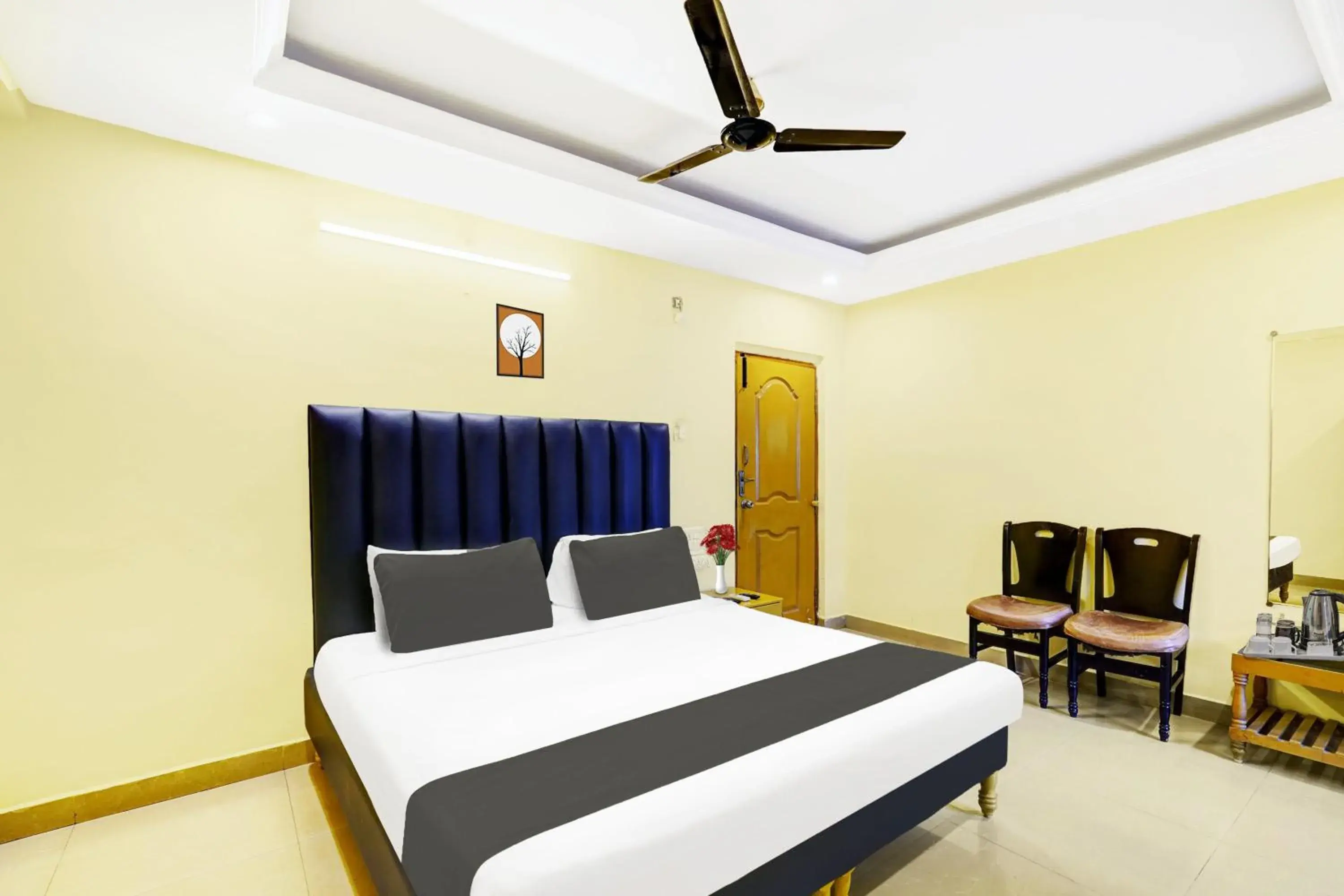 Super Hotel O Padmavathi Puram Near Railway Station Super Hotel O Padmavathi Puram Near Railway Station