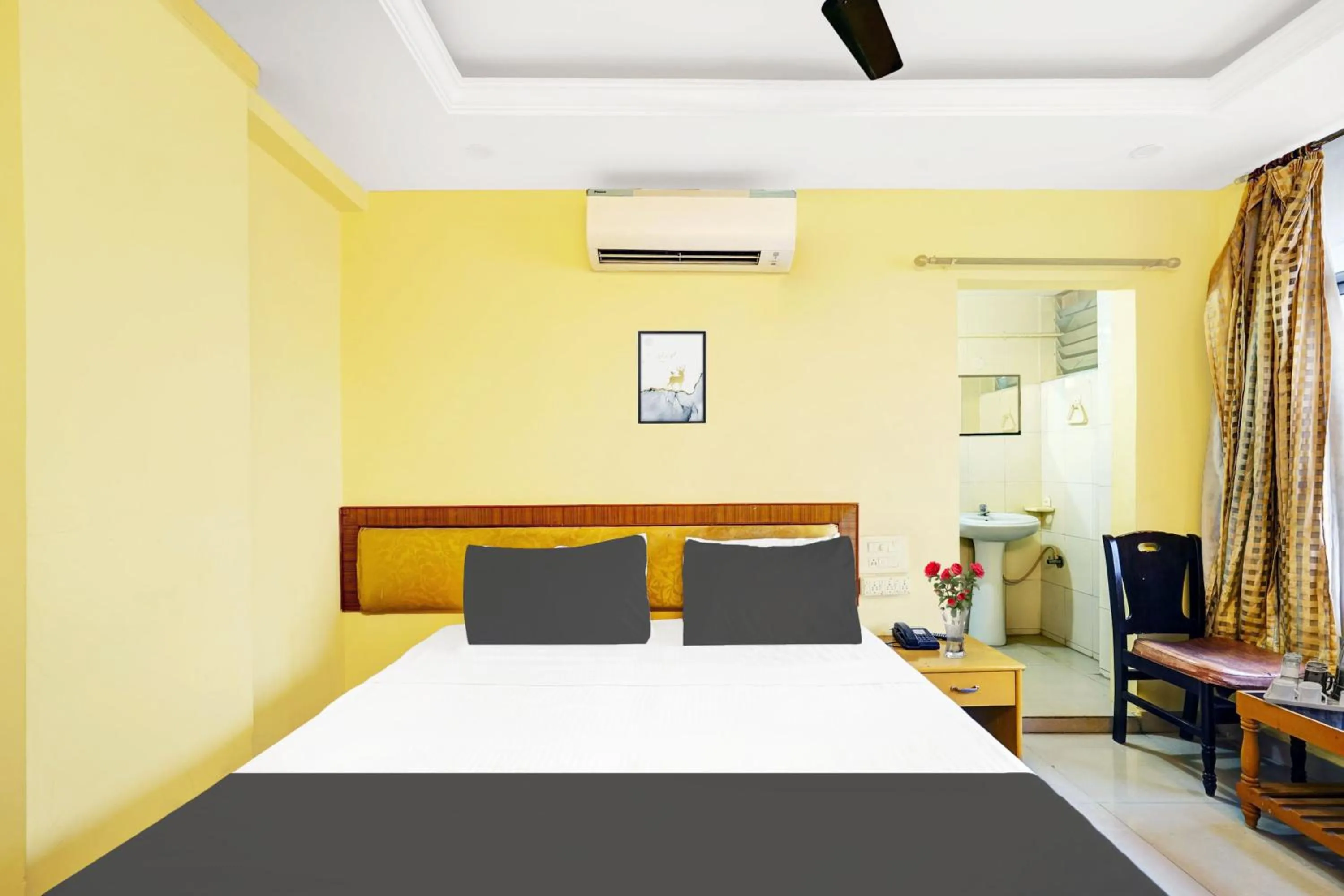 Bedroom, Bed in Super Hotel O Padmavathi Puram Near Railway Station
