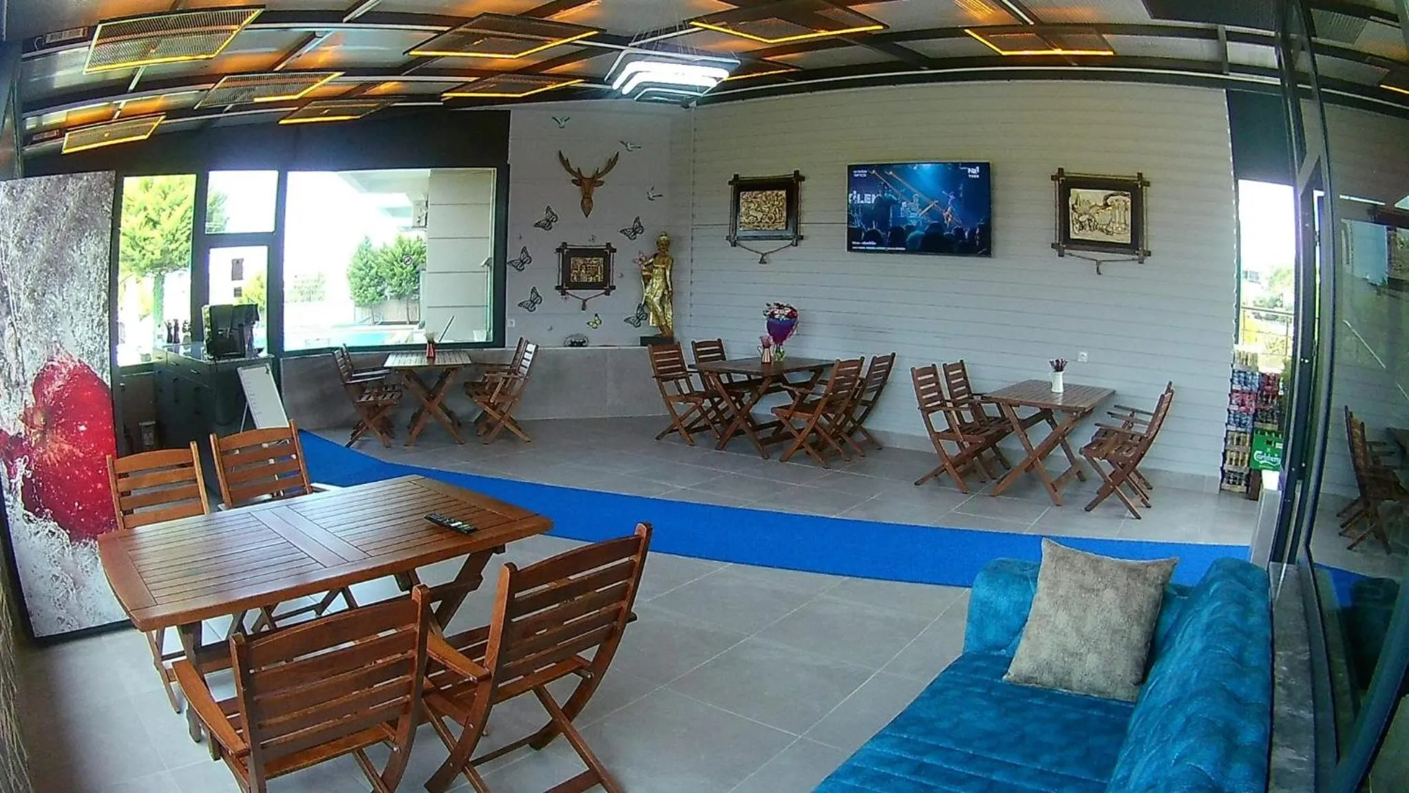 Restaurant/places to eat in Gardenya Lara Suit Hotel