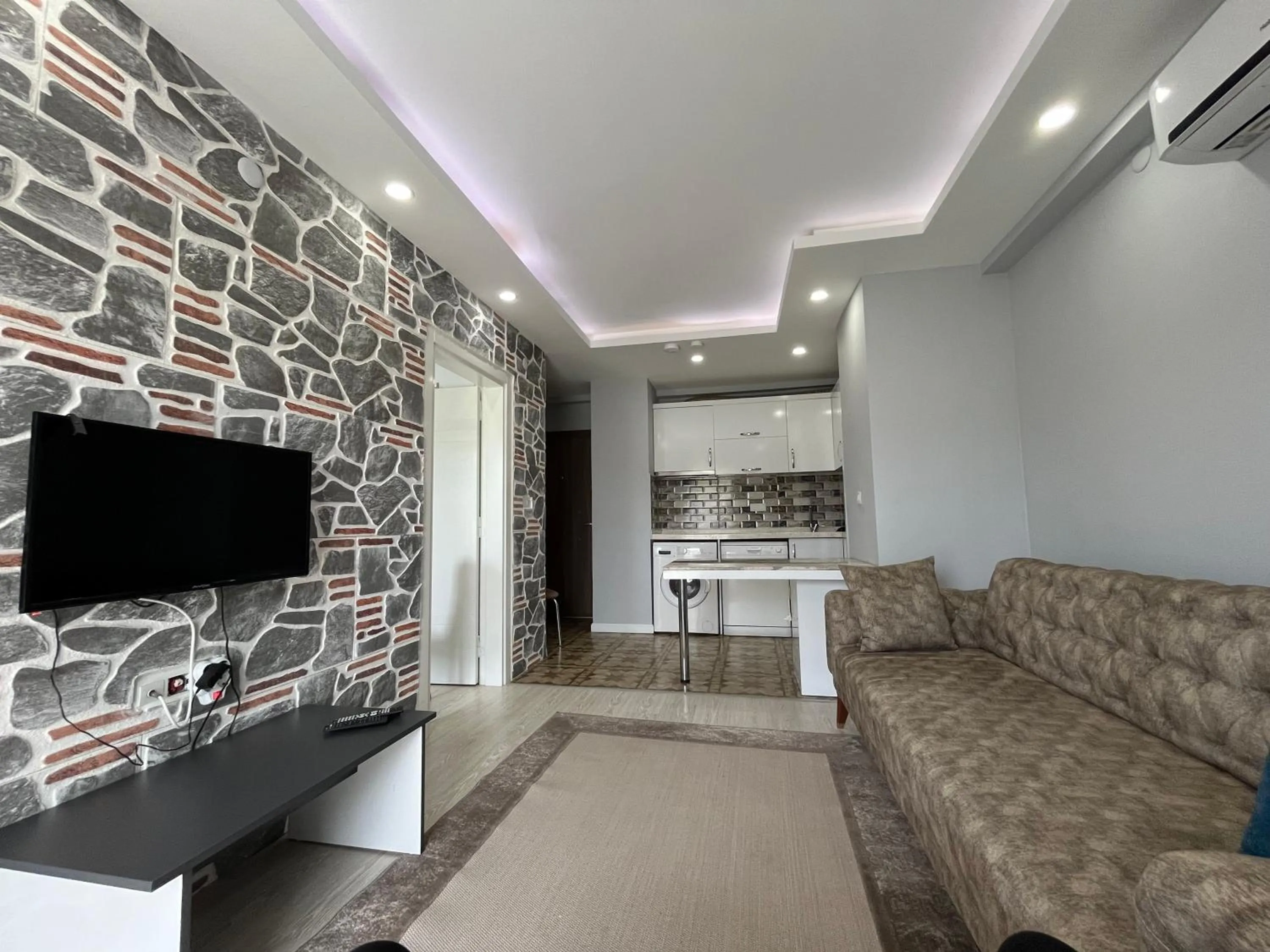 Communal lounge/ TV room in Gardenya Lara Suit Hotel