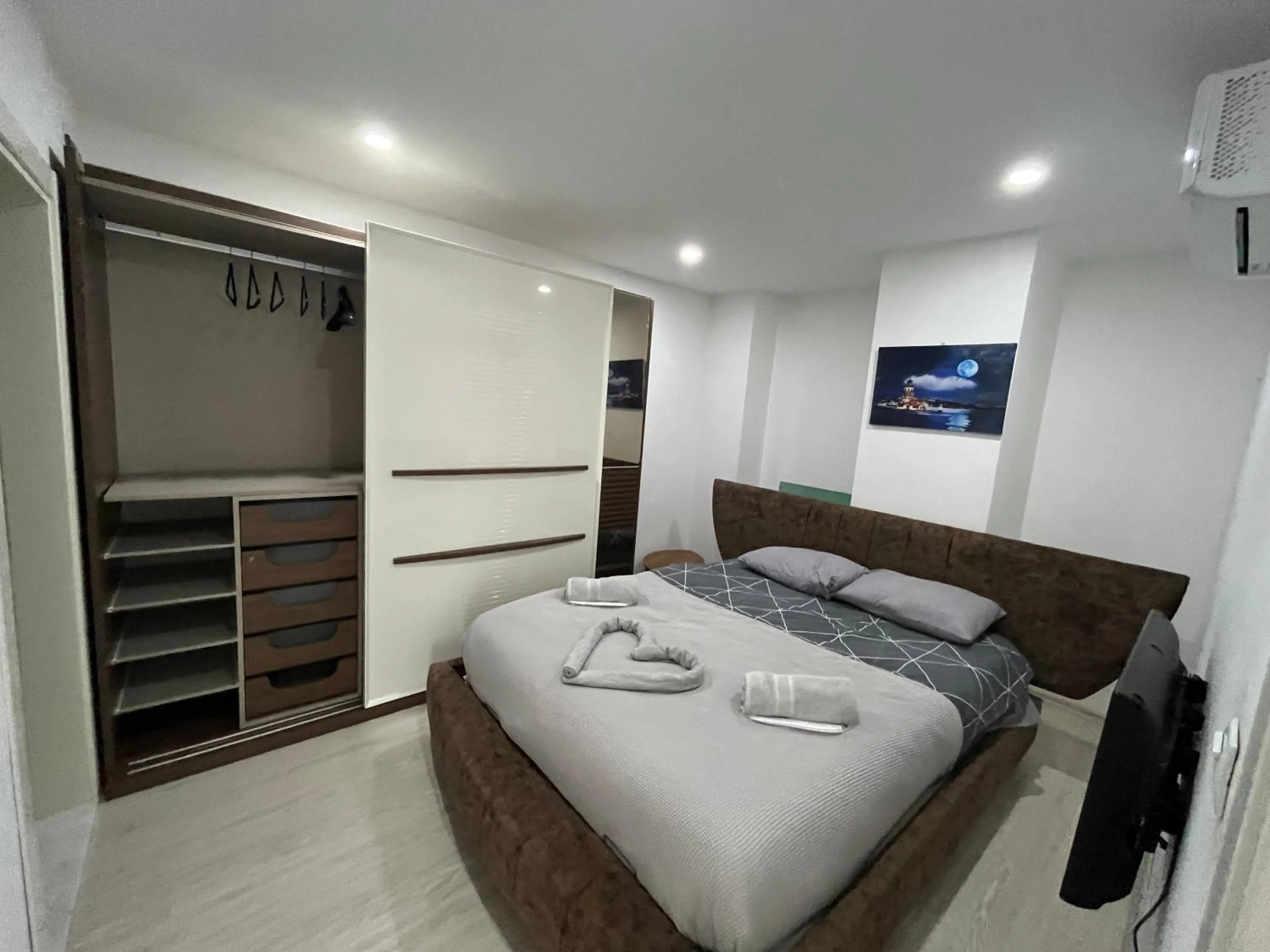 TV and multimedia, Bed in Gardenya Lara Suit Hotel