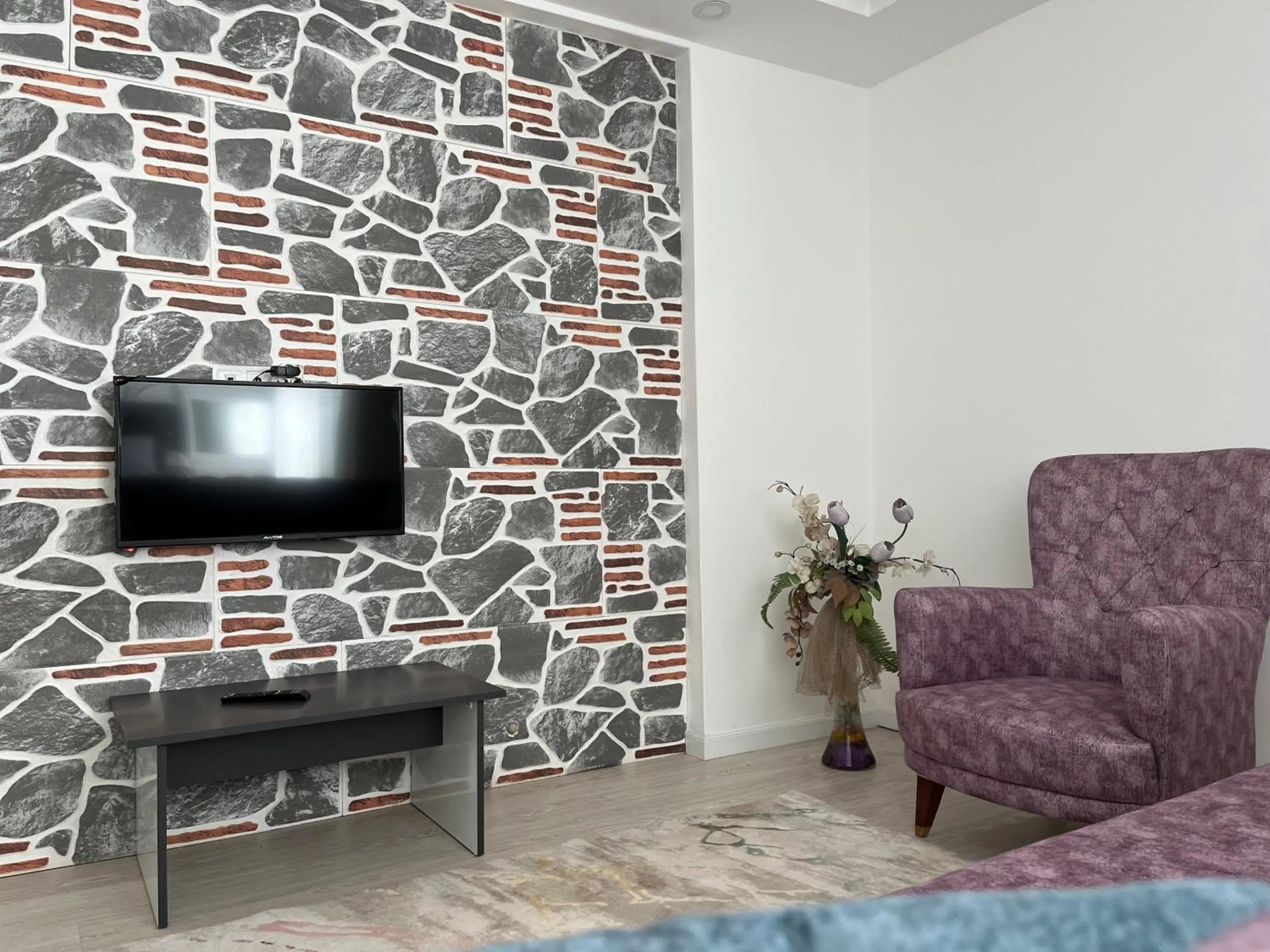 Communal lounge/ TV room in Gardenya Lara Suit Hotel