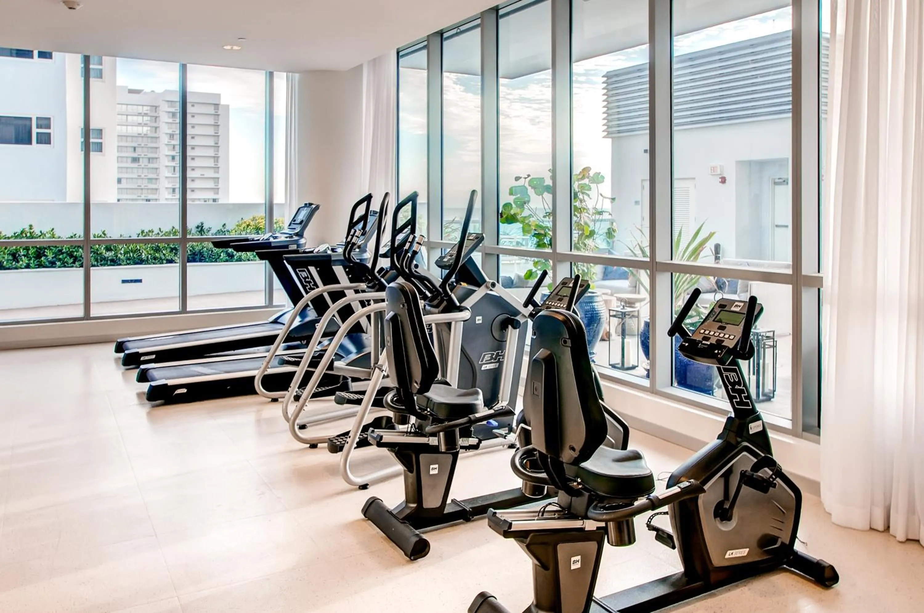 Fitness centre/facilities in Churchill Suites Monte Carlo Miami Beach