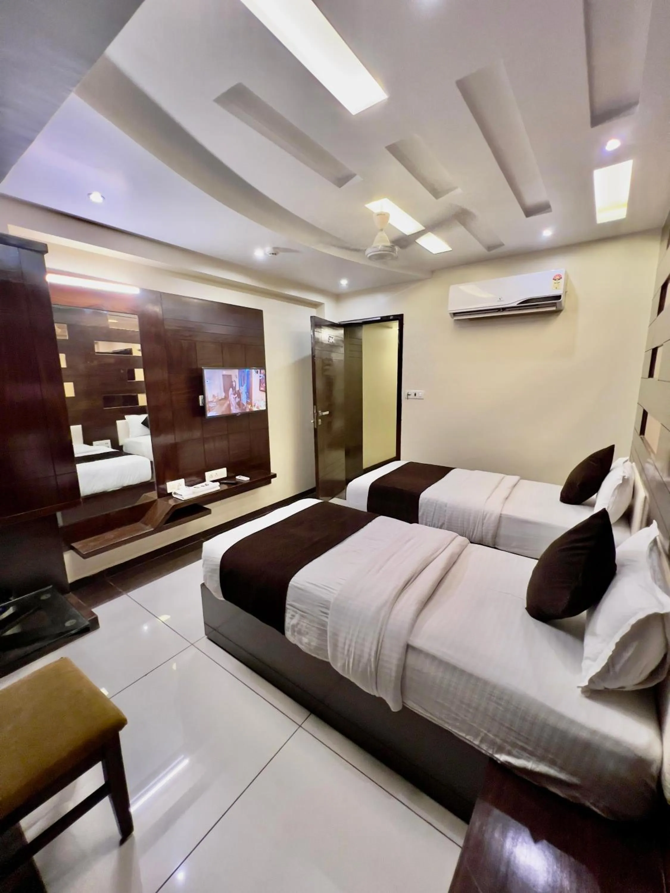 Bed in HOTEL REST INN