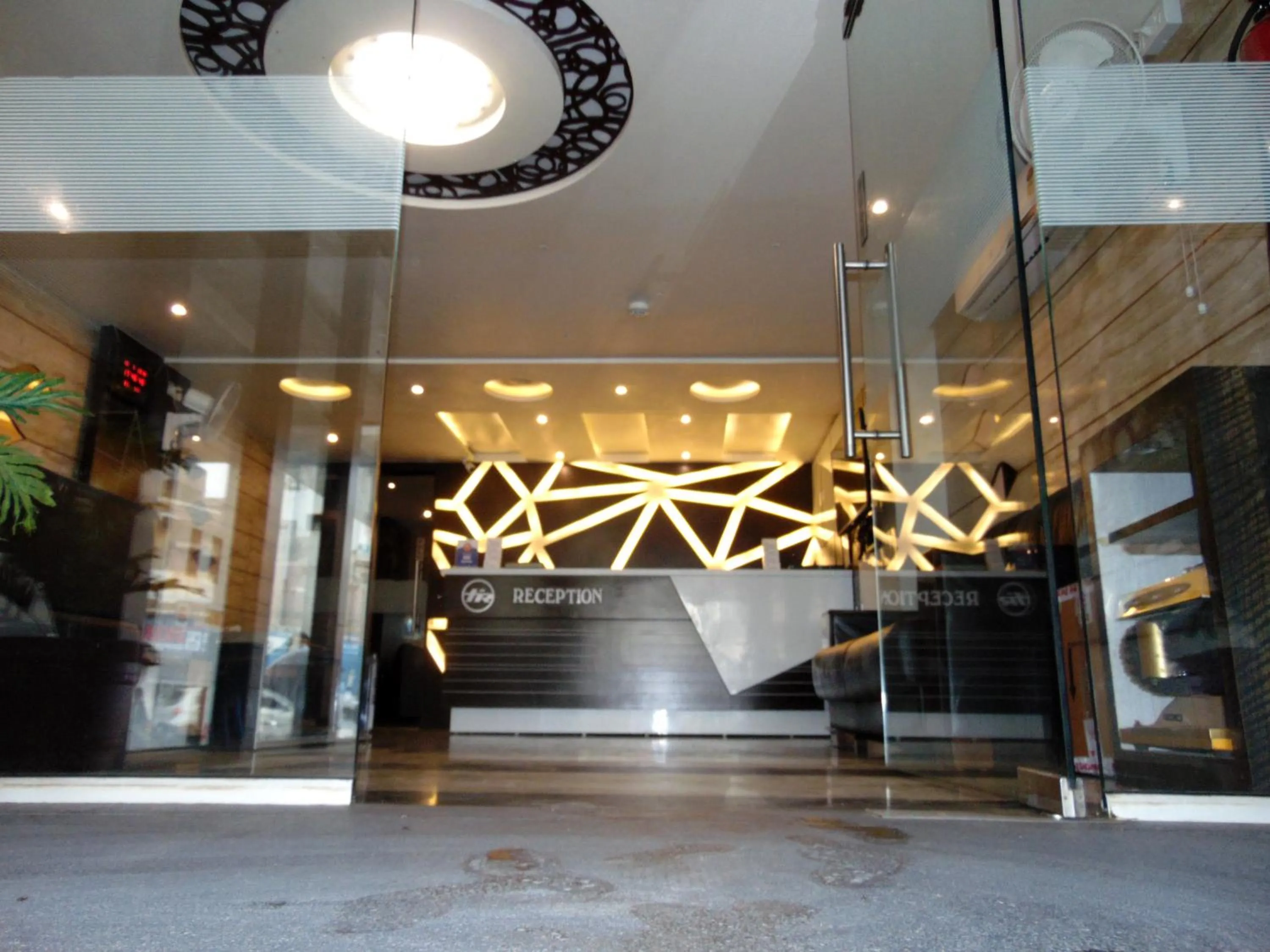 Facade/entrance in HOTEL REST INN