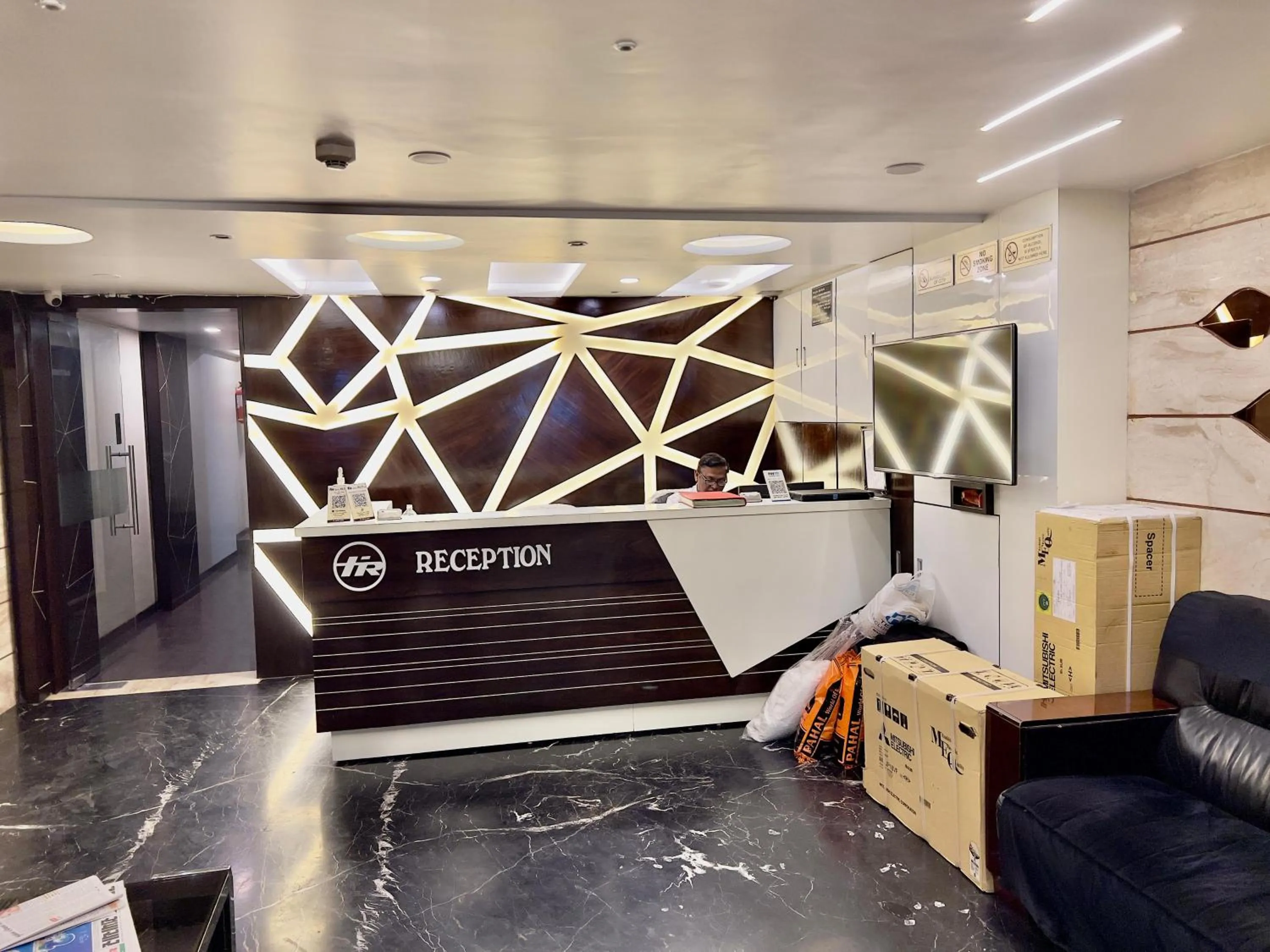 Facade/entrance in HOTEL REST INN