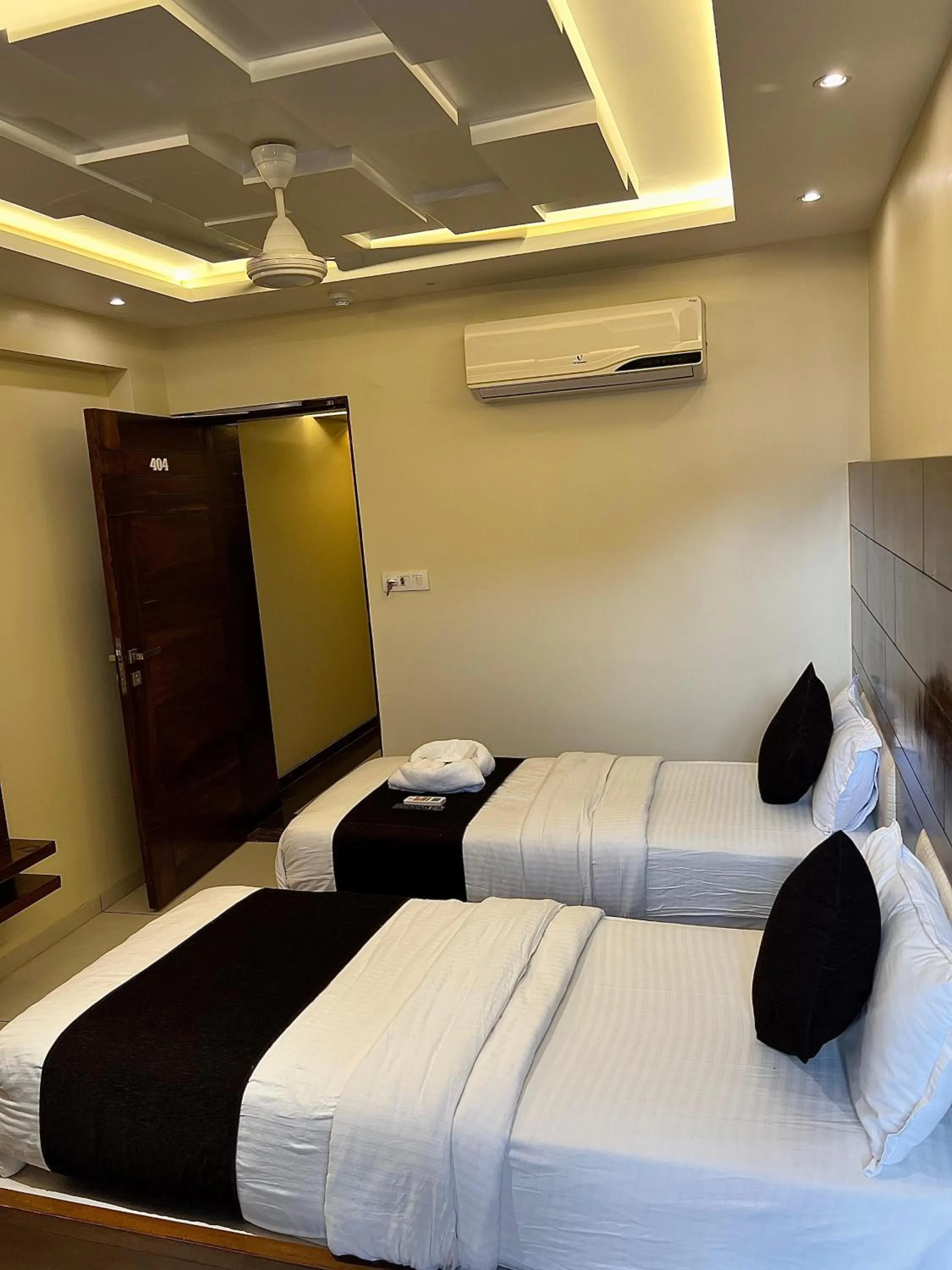 Bed in HOTEL REST INN