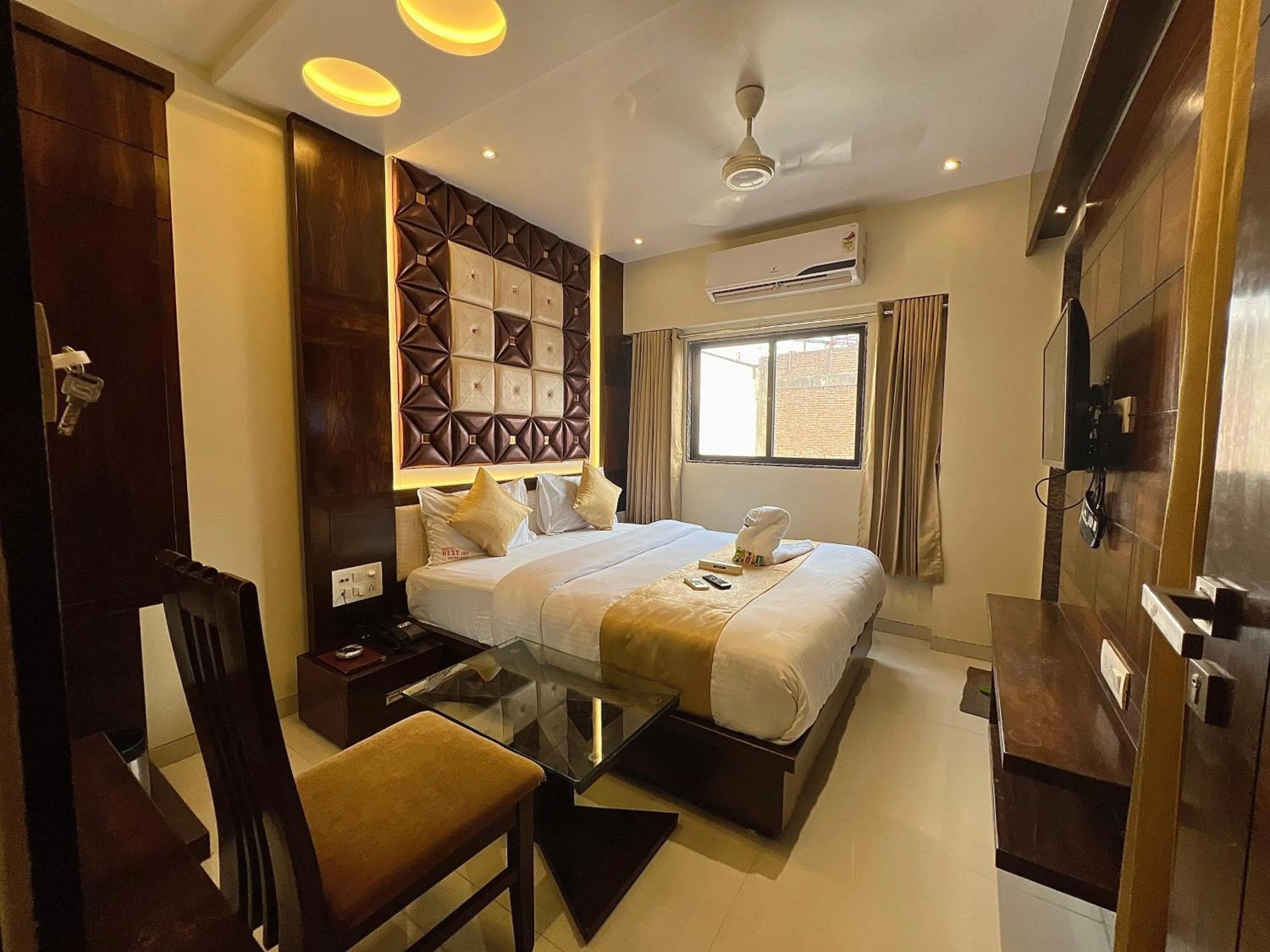 Bed in HOTEL REST INN