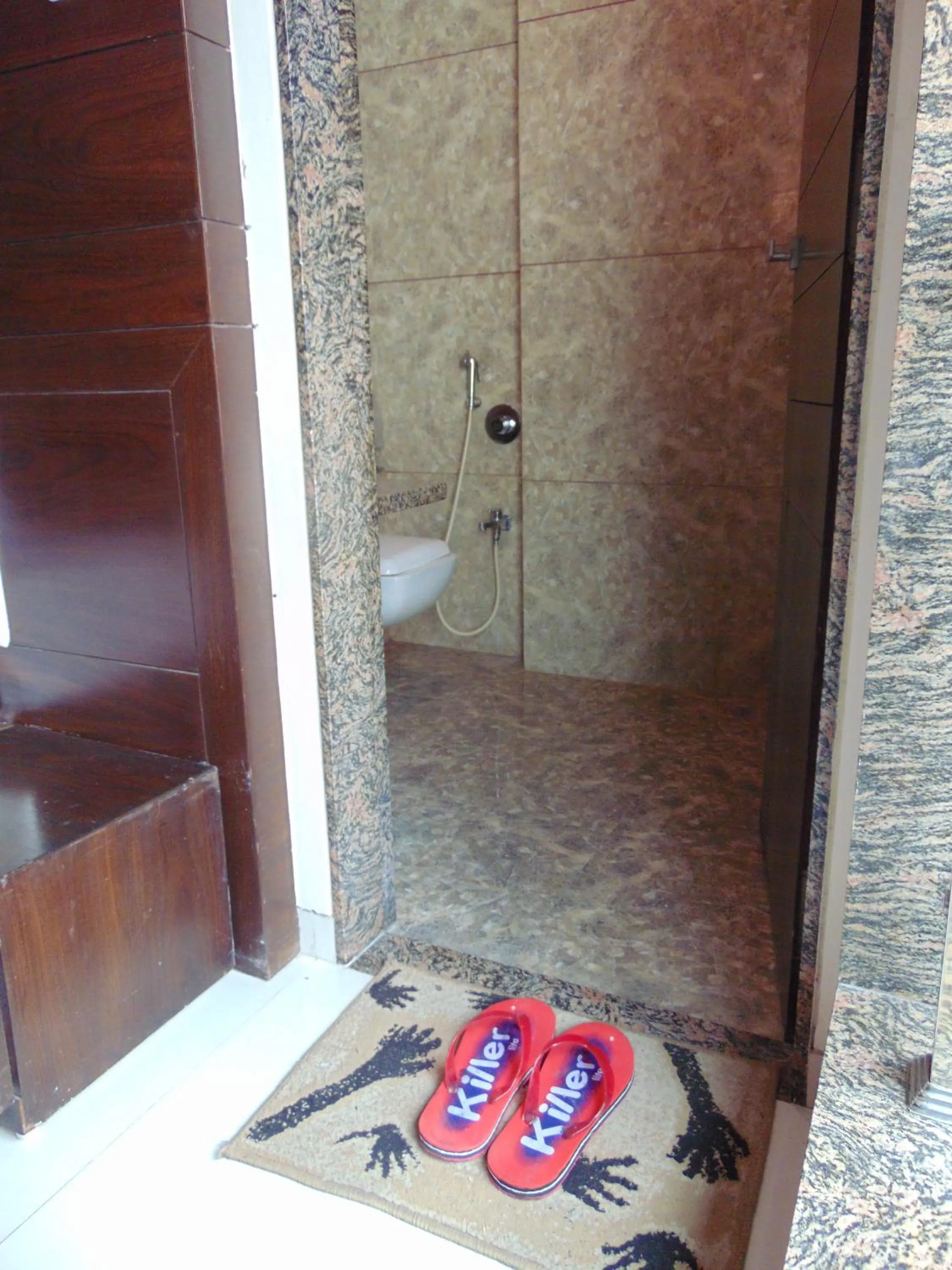 Shower in HOTEL REST INN