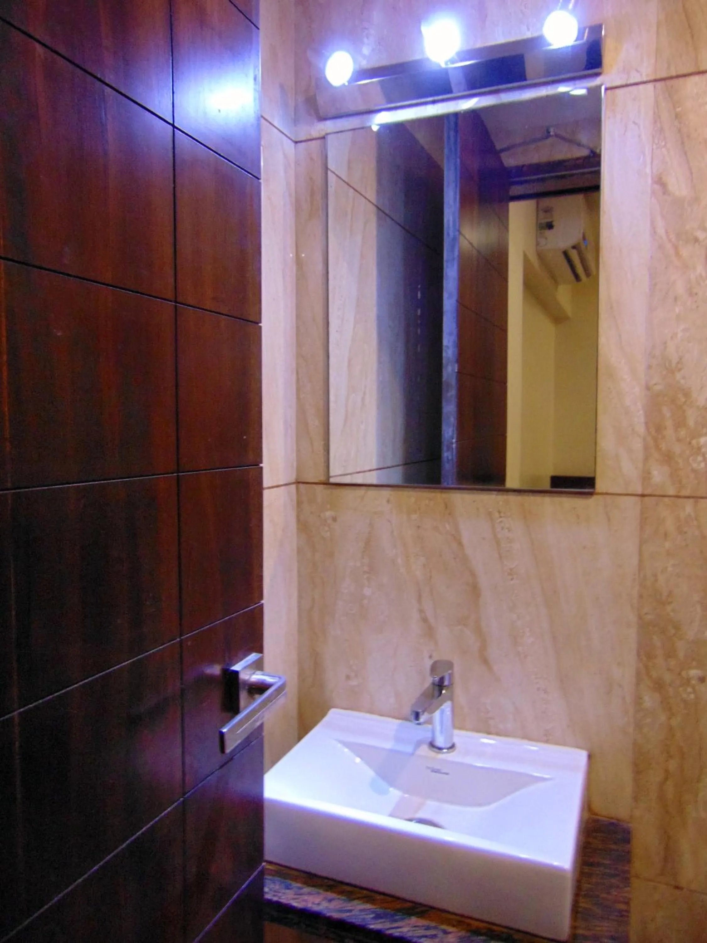 Bathroom in HOTEL REST INN