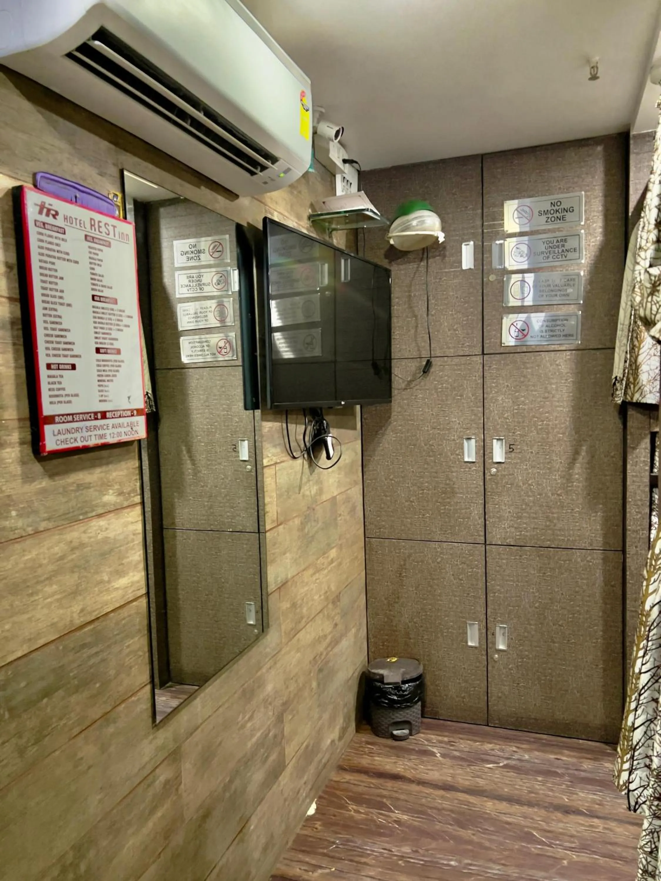 TV and multimedia in HOTEL REST INN