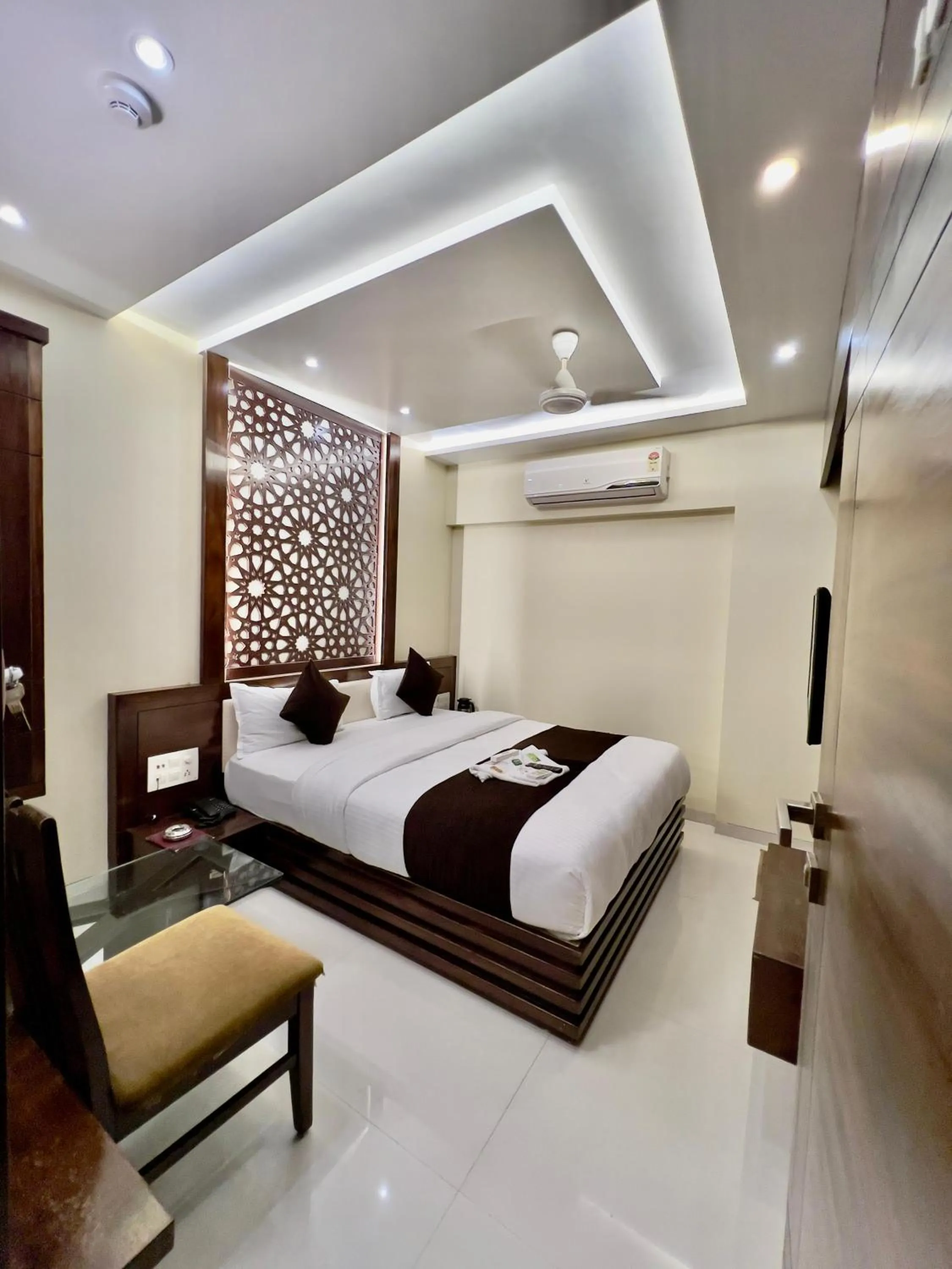 Bed in HOTEL REST INN