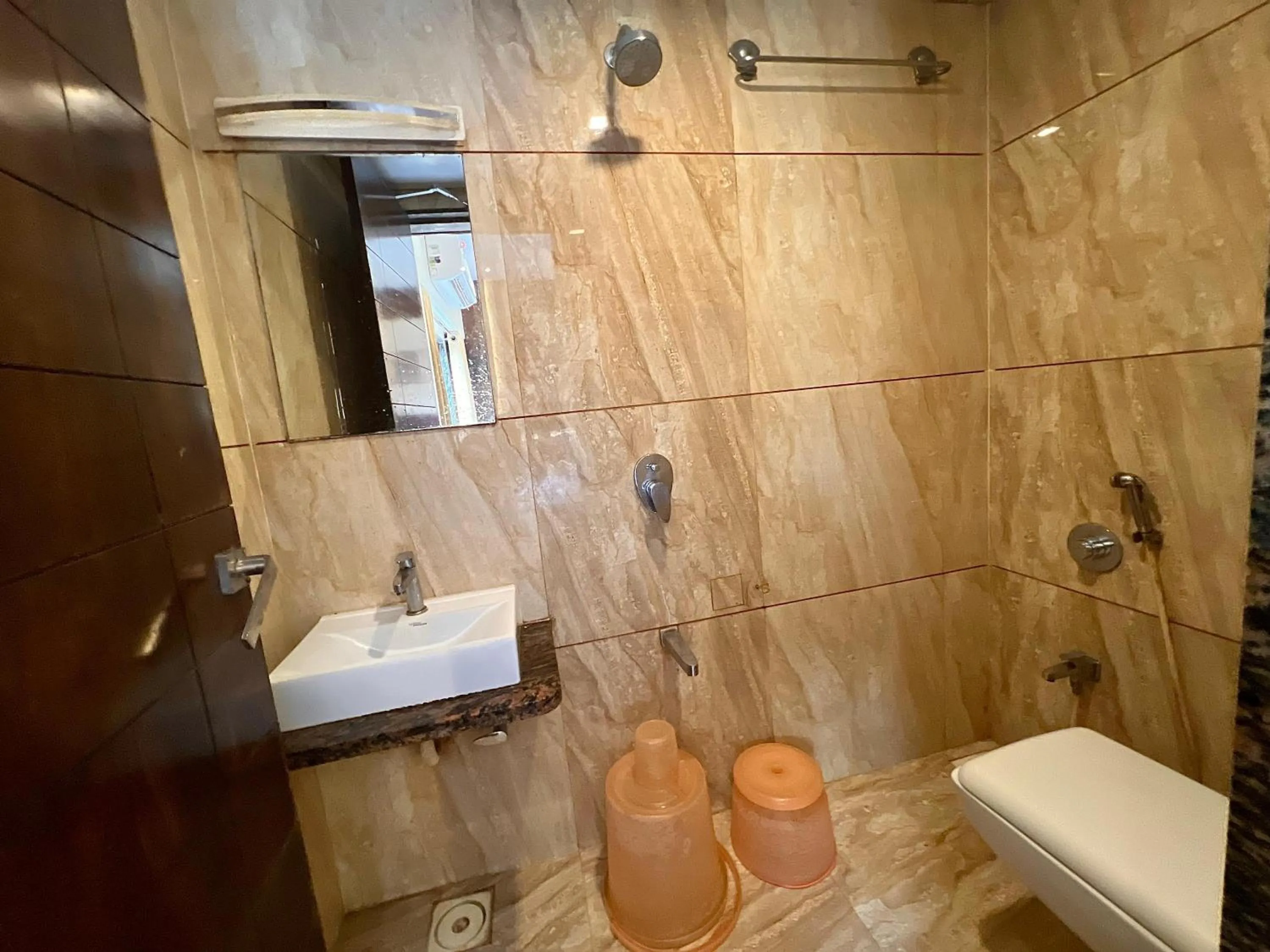 Shower in HOTEL REST INN