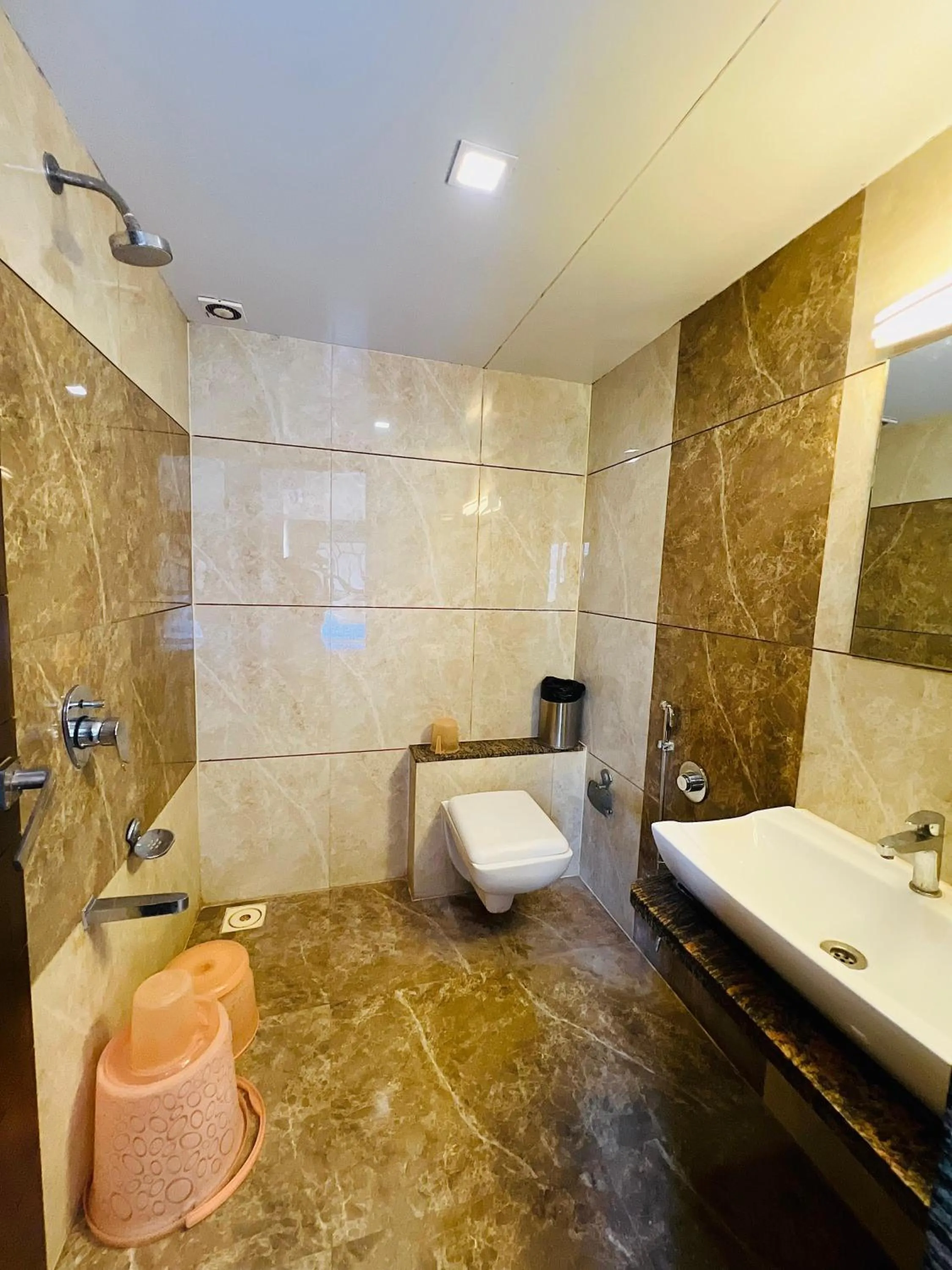 Shower in HOTEL REST INN