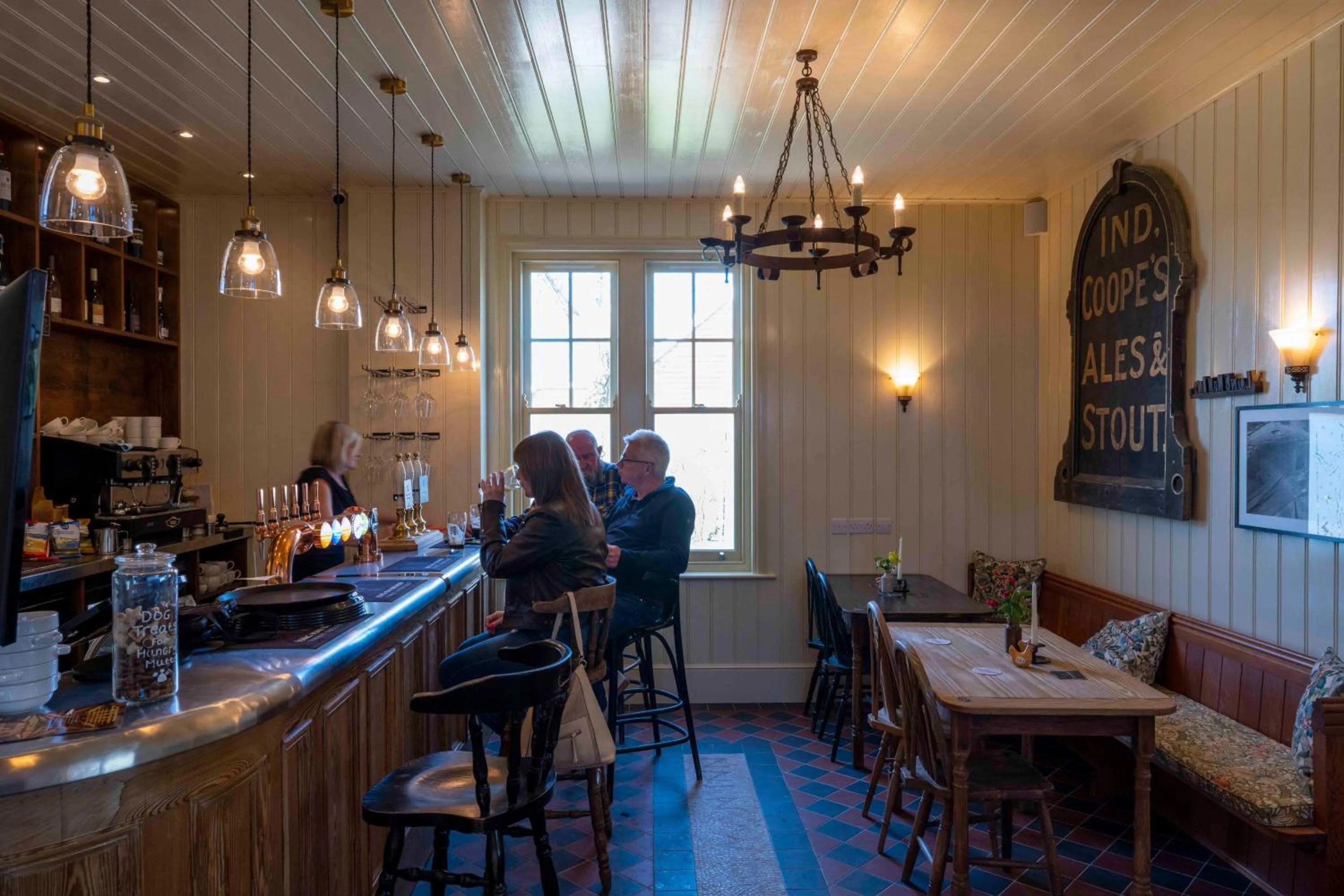 Lounge or bar in Long Man Inn