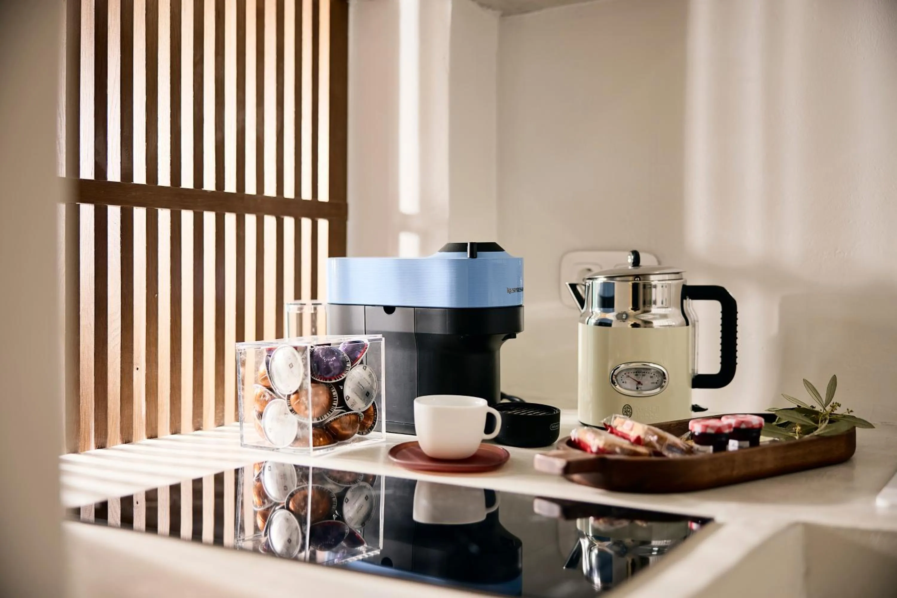 Coffee/tea facilities in Syroc Maison