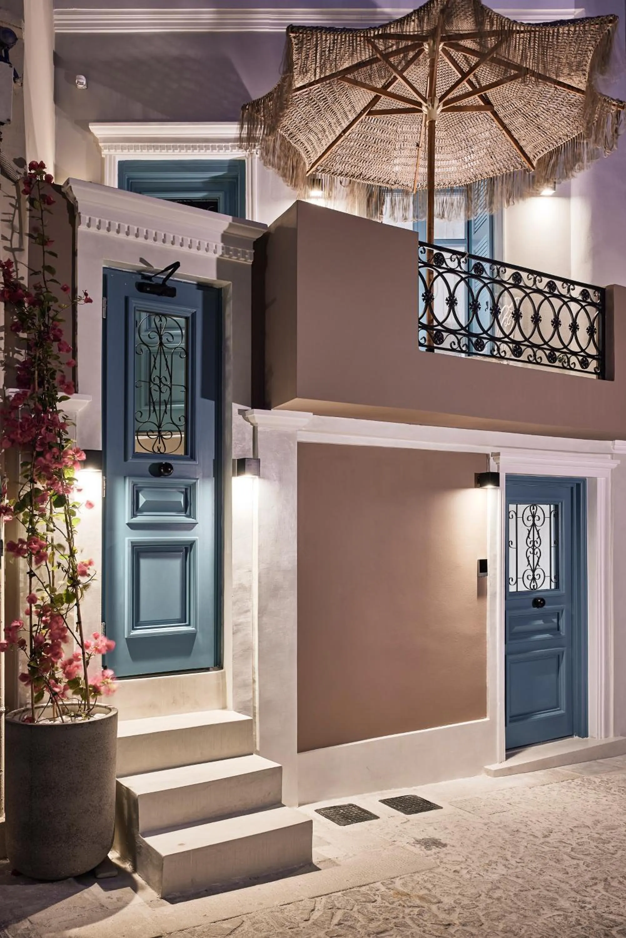 Facade/entrance in Syroc Maison