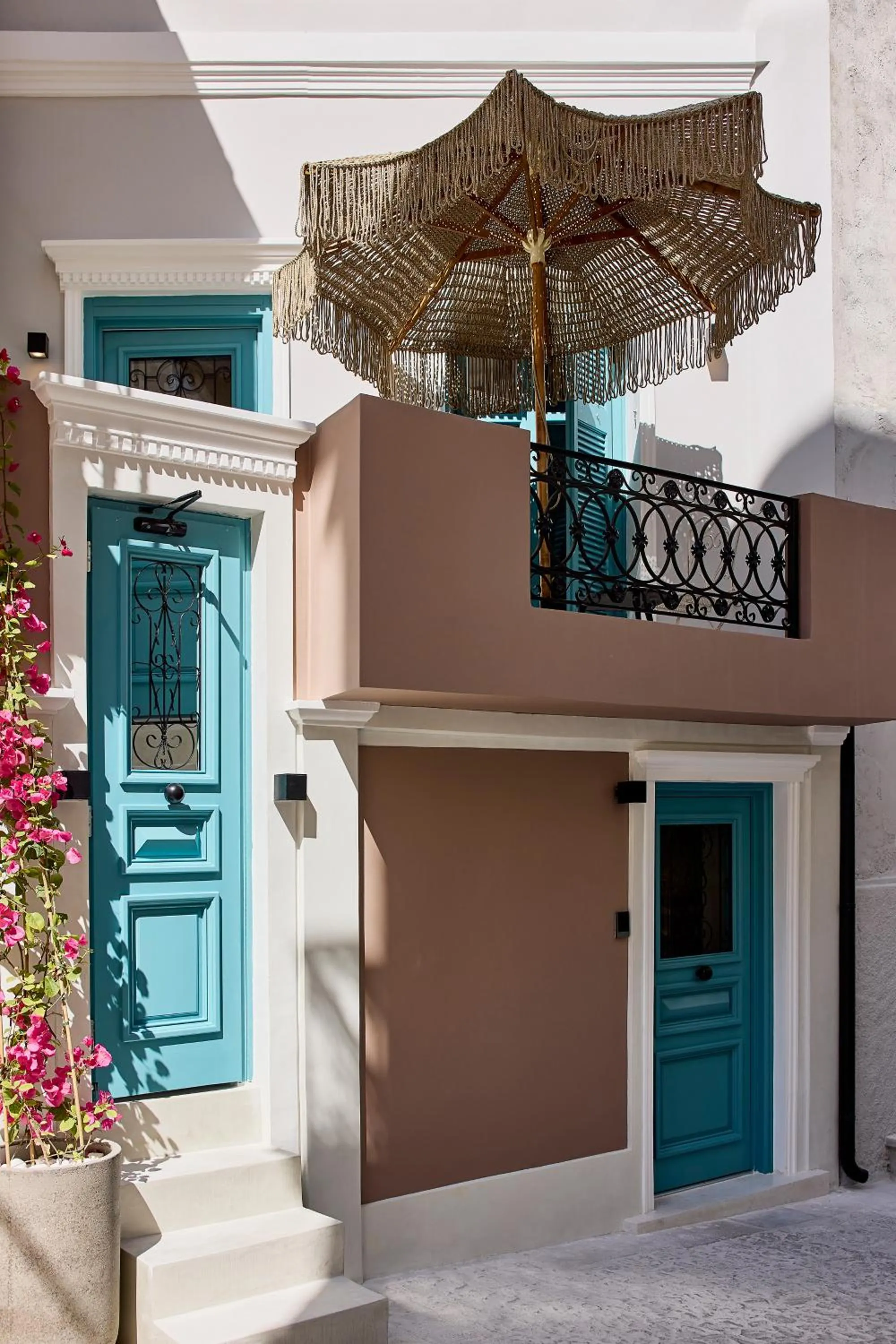 Property building in Syroc Maison