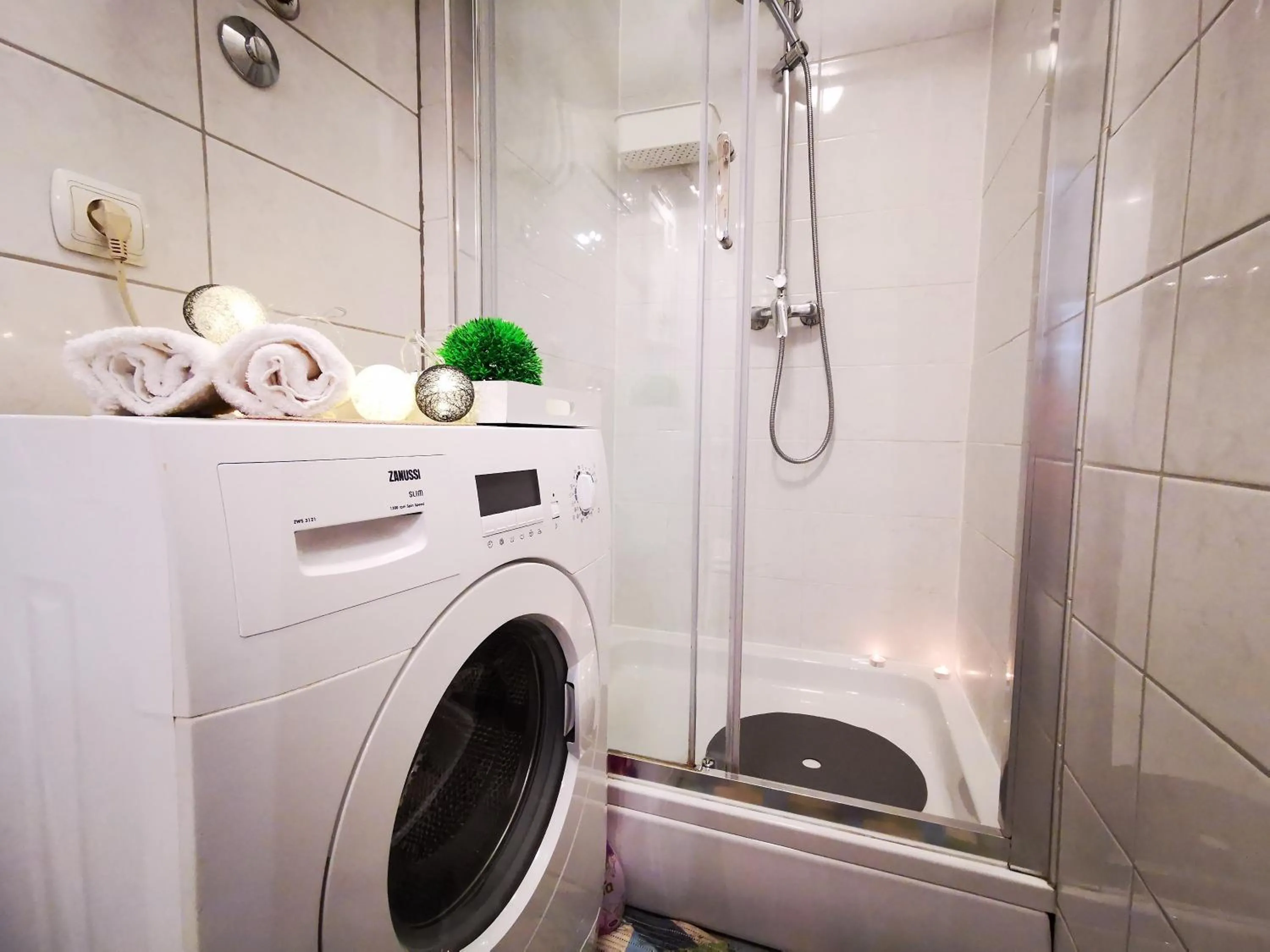 Shower in Apartment Herc
