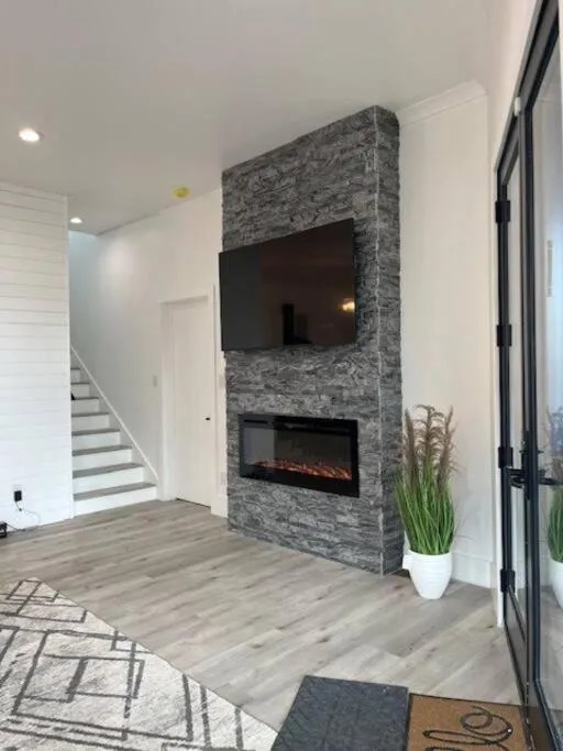 Amazing New House - Waterfront Getaway + Boat Dock